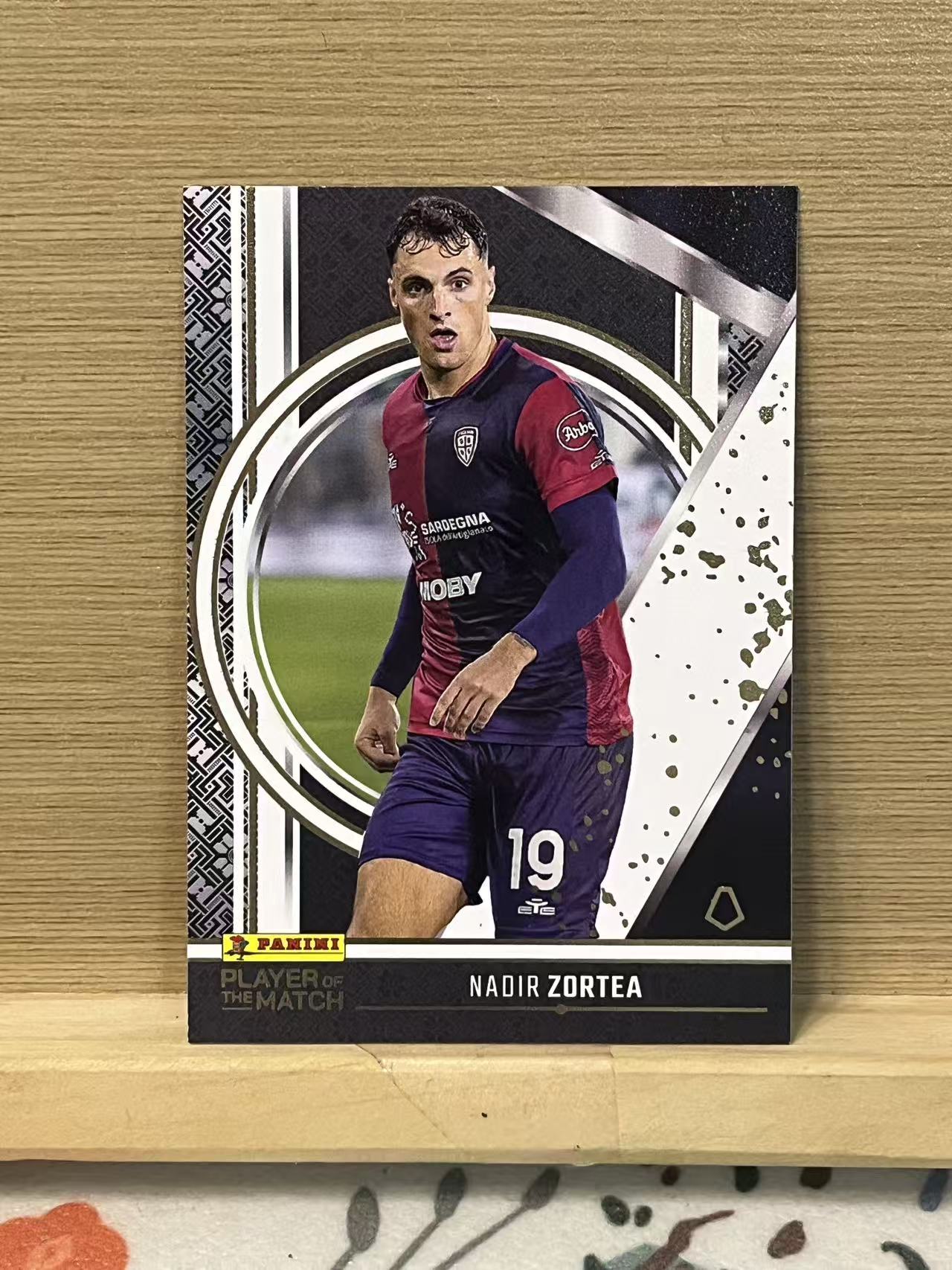 2025 Panini Player Of The Match Nadir Zortea 佐尔塔 卡利亚里 意甲 MVP盒 实卡精美 卡品如图 A33