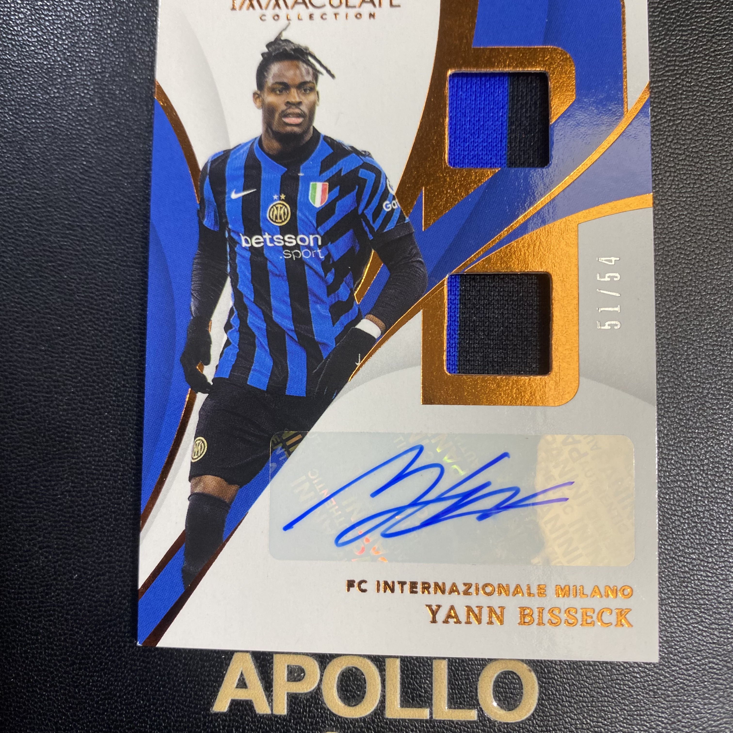 2024-25 Panini Immaculate Yann Bisseck 比塞克 爱咪咪 国际米兰 双色 双窗 球衣 切割 物料 暴力切割 54编 物料签 签字 卡品如图-光