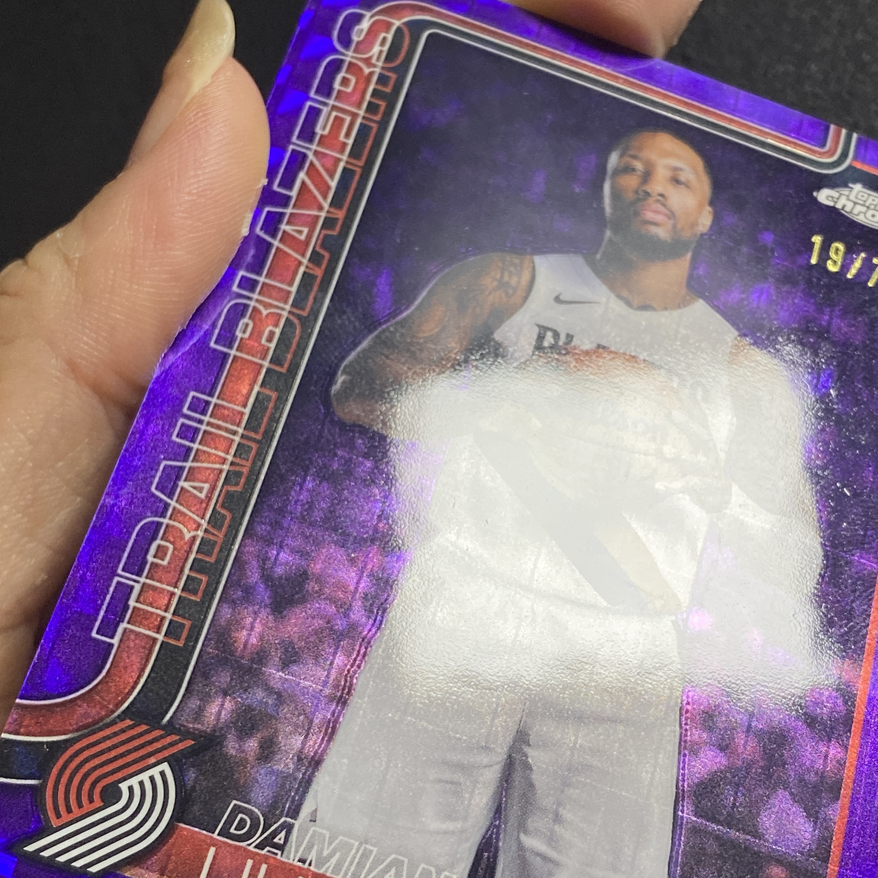 【伦子】2026 TOPPS CHROME UPDATE 开拓者 DAMIAN LILLARD 利拉德 表哥 75编 紫马赛克折 正base TCU 瑕疵见图 SAMM-14