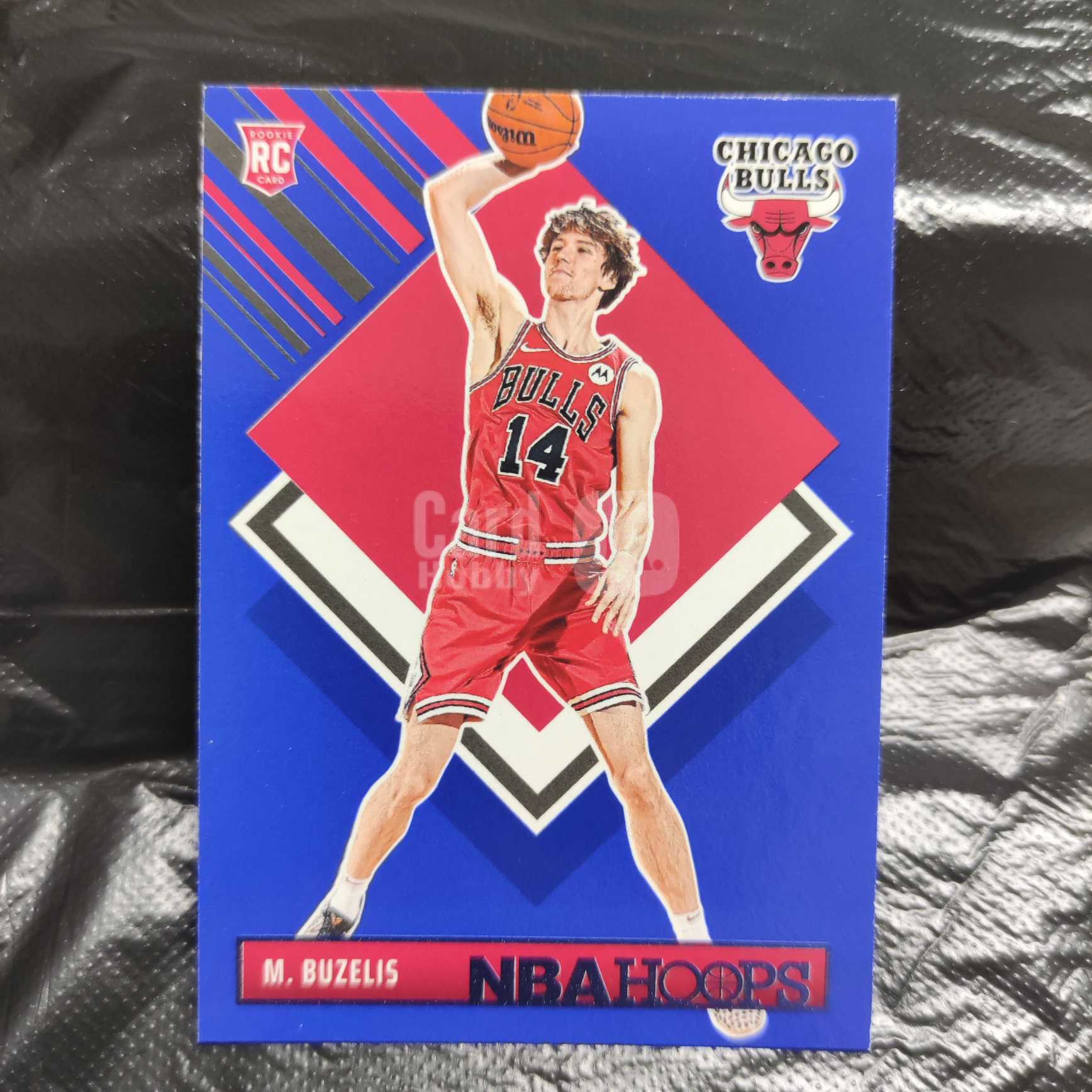 2024-25 Panini Hoops Matas Buzelis RC 马塔斯 布泽利斯 新秀rc tribute 复古特卡 蓝色平行 公牛队 收藏必备 可累计 回收球星卡