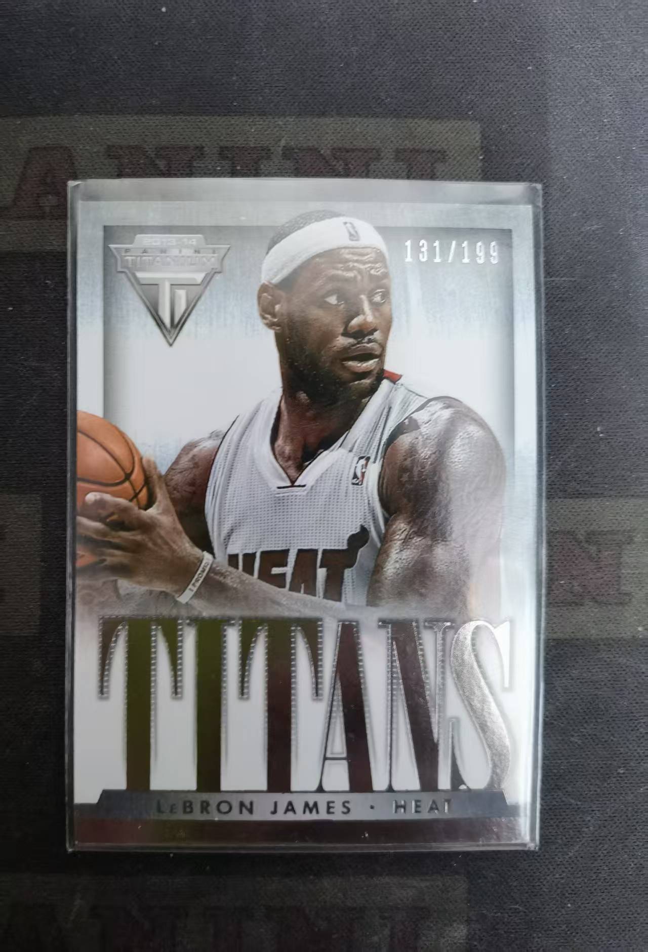 【DLDL拍卖】2013-14 PANINI-TITANIUM BASKETBALL LEBRON JAMES 勒布朗・詹姆斯 限编131/199【卡边角表面见图】