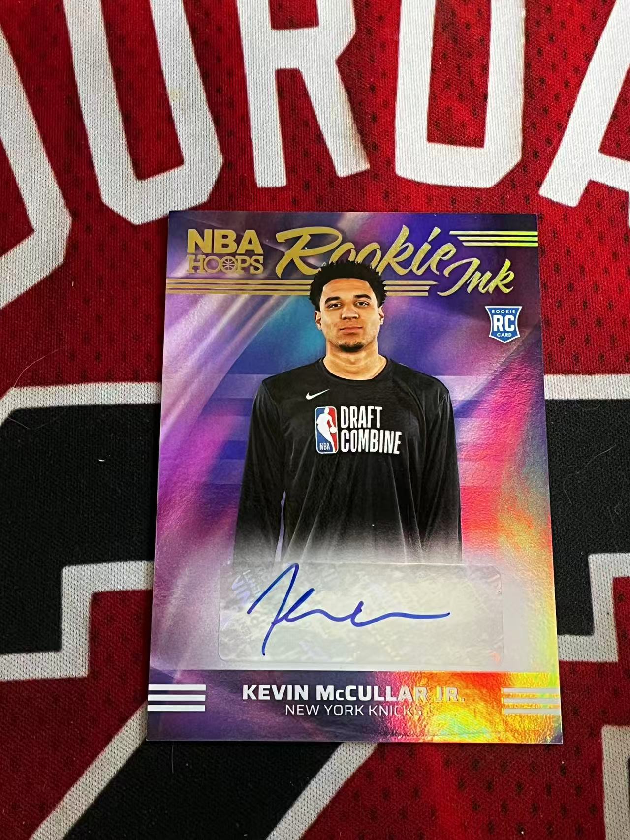 【接寄拍】2024-25 PANINI HOOPS 尼克斯 新秀RC 小凯文麦卡勒 签字卡 银折 折射 凑套专收必备【烂臭嘴拍卖】
