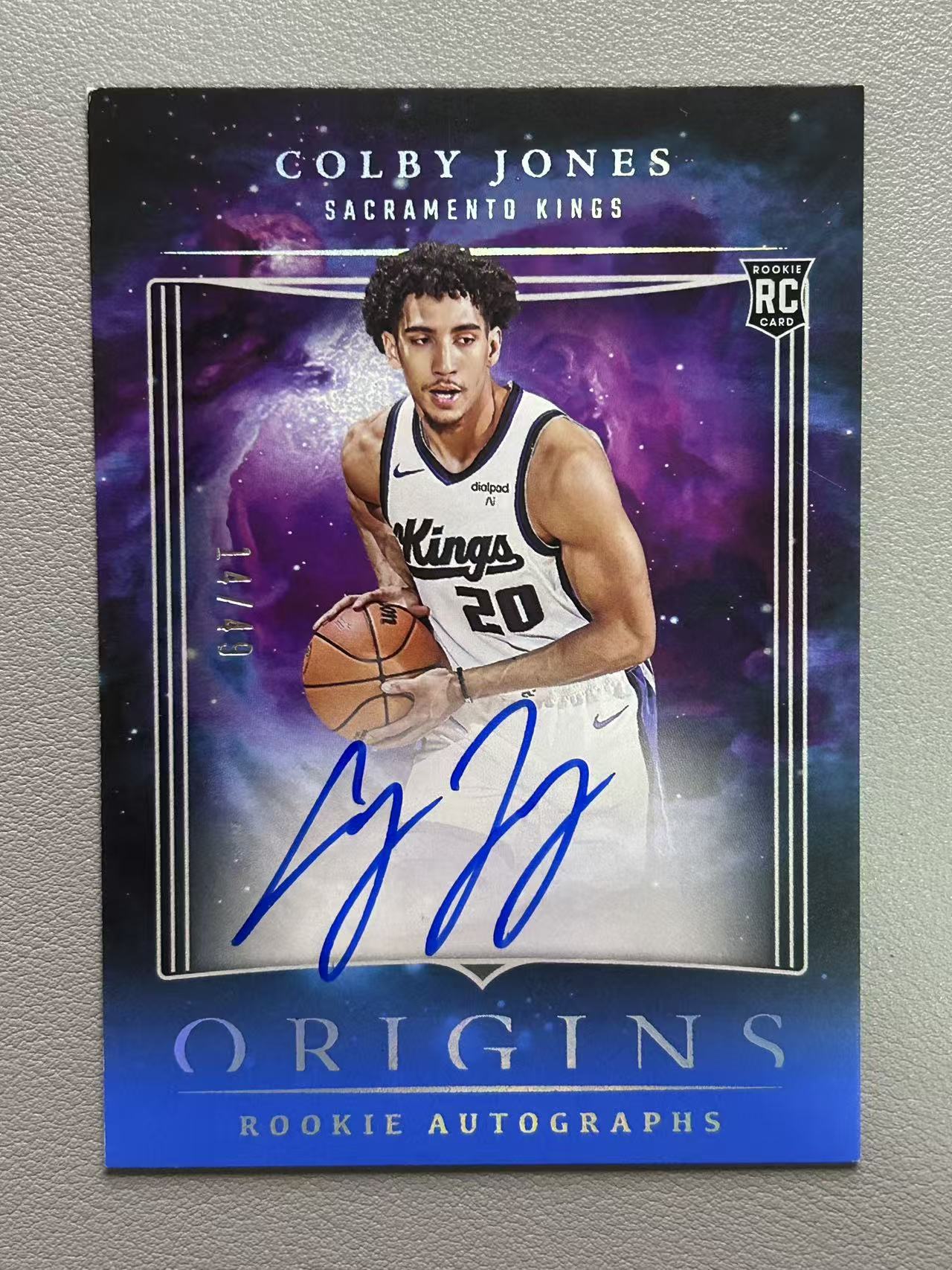 【阿泽代卖】2023-24 Panini Origins 起源 Colby Jones 国王 新秀 RC 科尔比 琼斯 签字 卡签 /49编 闪版 选图巨帅 卡品如图 介意勿拍-硕哥