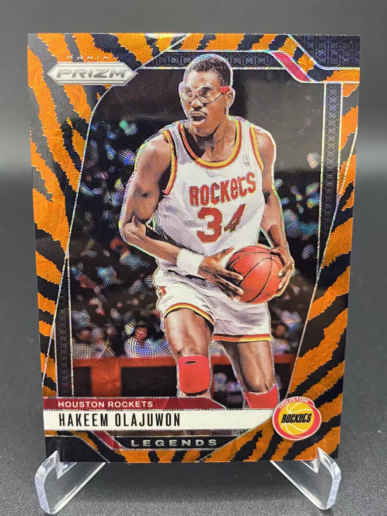 2024-25 【六六代卖 预付快速回款】 Prizm Hakeem Olajuwon 奥拉朱旺 火箭 大比例 虎皮折射 动物折射 base(zjg01)