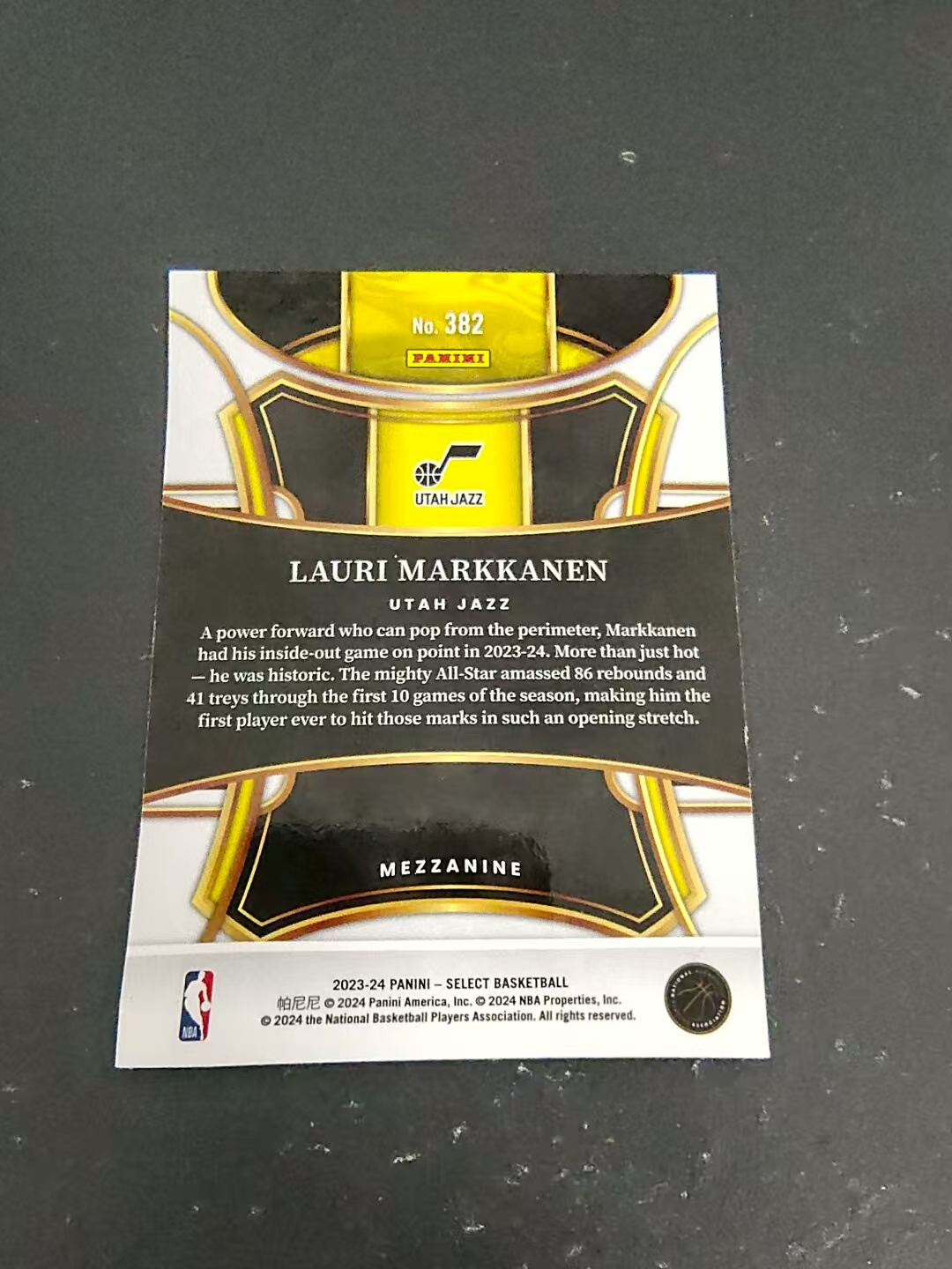 【汽水拍卖】2023-24 Panini select Lauri Markkanen 马尔卡宁 爵士 四级 base 划痕 边角微瑕 品控慎拍 #382