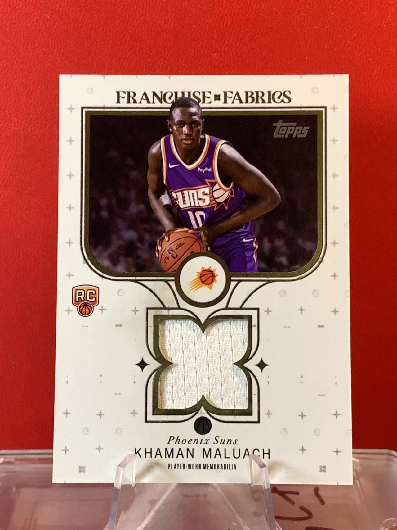 (詹叔代拍)2025 Topps NBA Khaman Maluach RC 马鲁阿奇 太阳 新秀 RC 亲穿球衣 物料切割 银折 折射 厚卡 卡品如图 顺丰寄付 i3