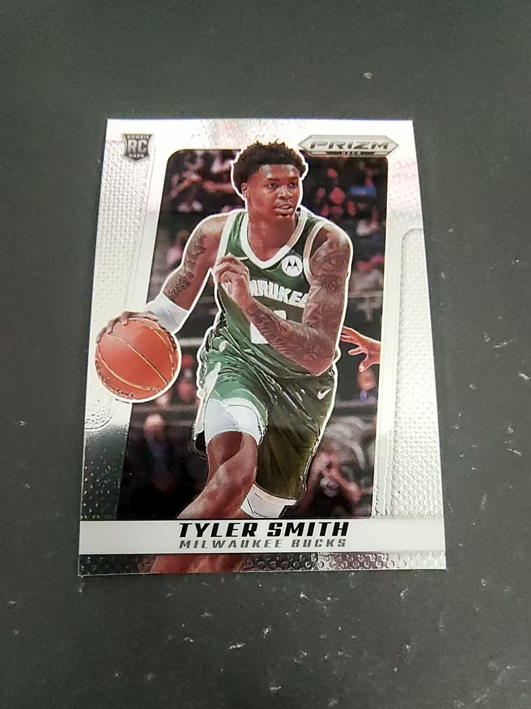 【可合并,不累计】 2024-25 Panini Prizm Deca Tyler Smith RC pz 新秀 泰勒 史密斯 雄鹿 复刻 划痕 边角瑕疵 #191
