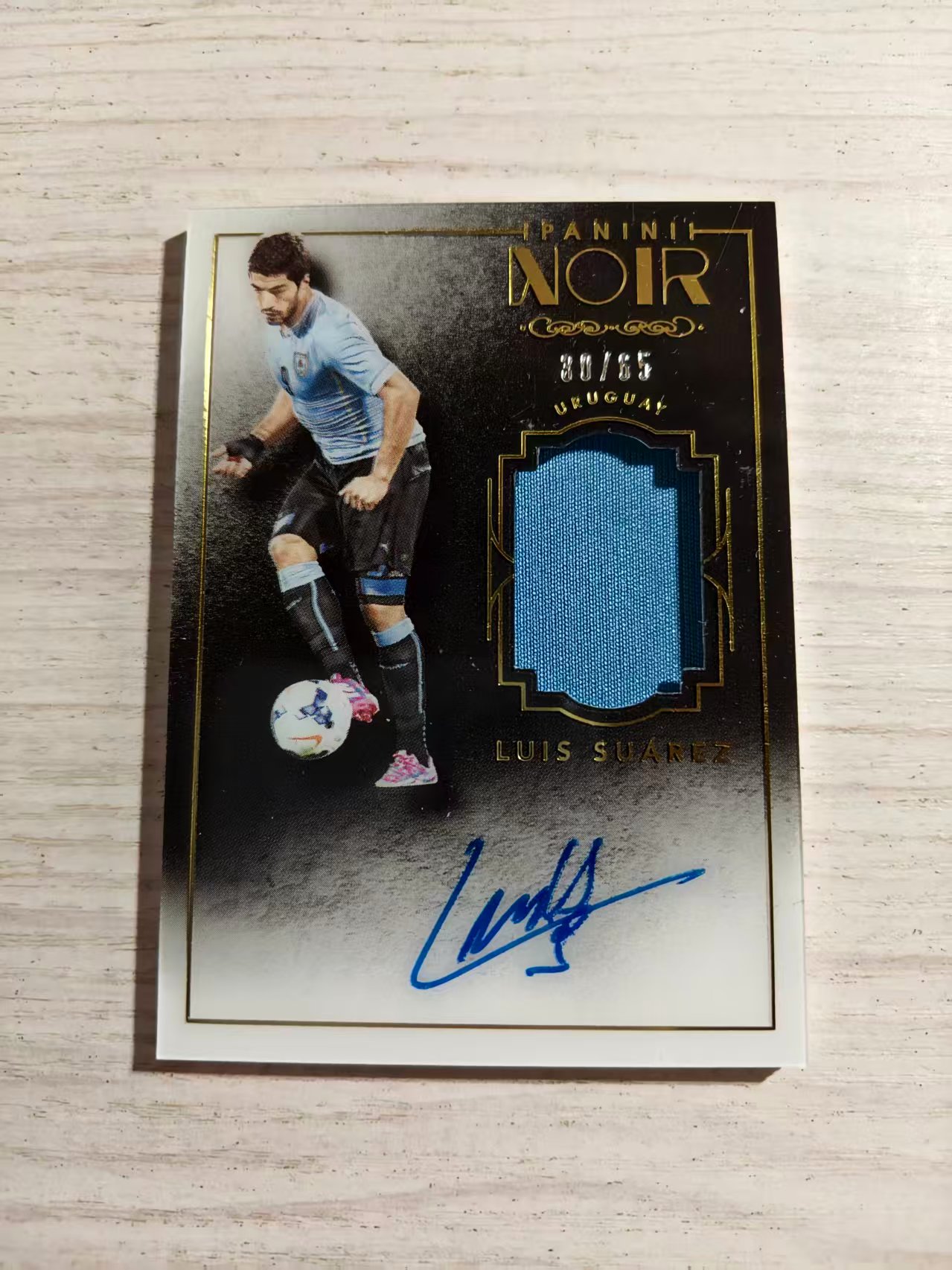 2016-17 Panini Noir Luis Suarez 【西北拍卖】帕尼尼诺尔系列 苏亚雷斯 30/65编卡签 球衣签字 落场物料切割 乌拉圭 利物浦 巴萨 巴塞罗那 行
