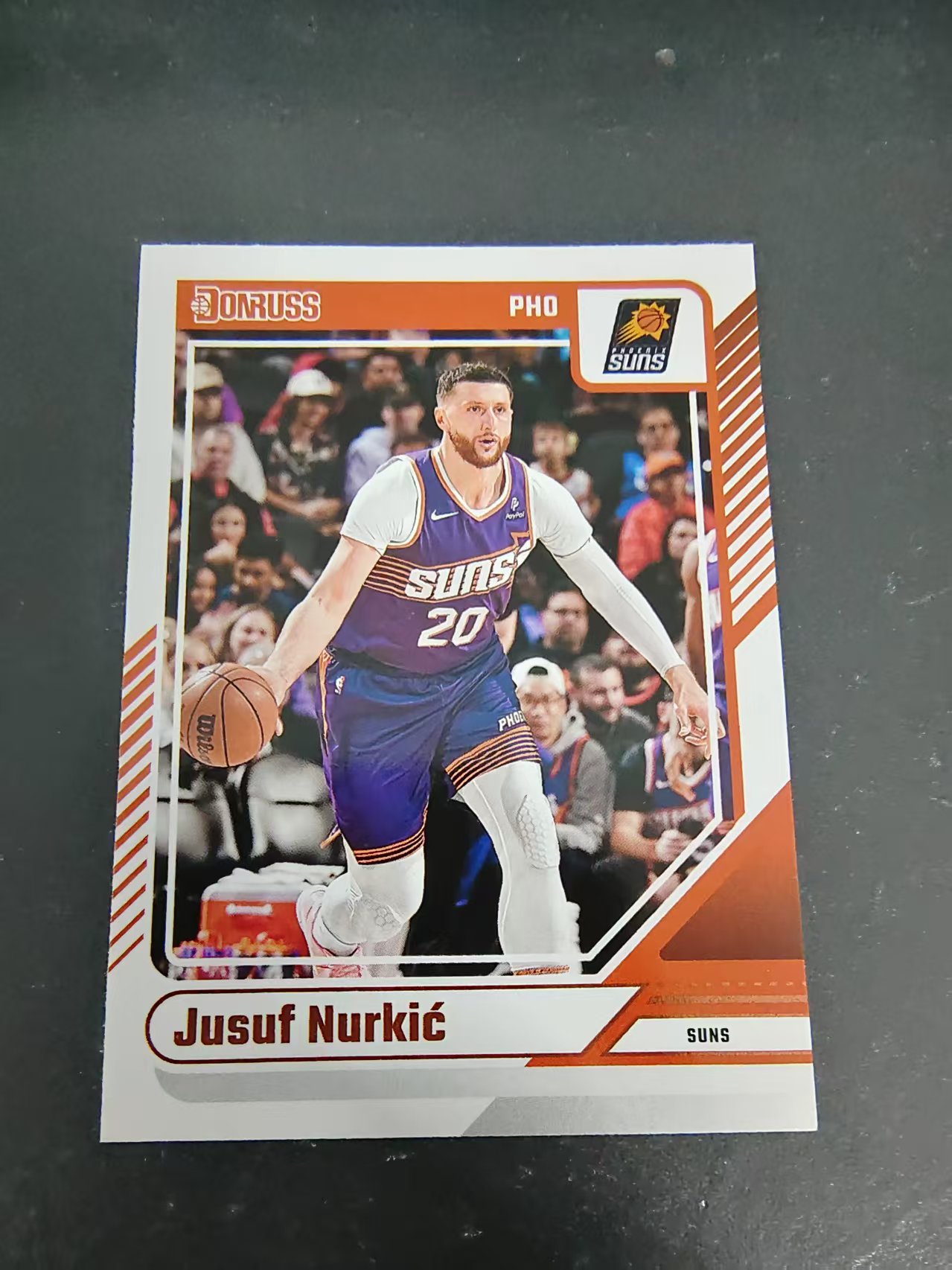 【可合并，不累计】2024-25 Panini Donruss Jusuf Nurkic 尤素夫 努尔基奇 太阳 杜蕾斯 边角瑕疵 #154