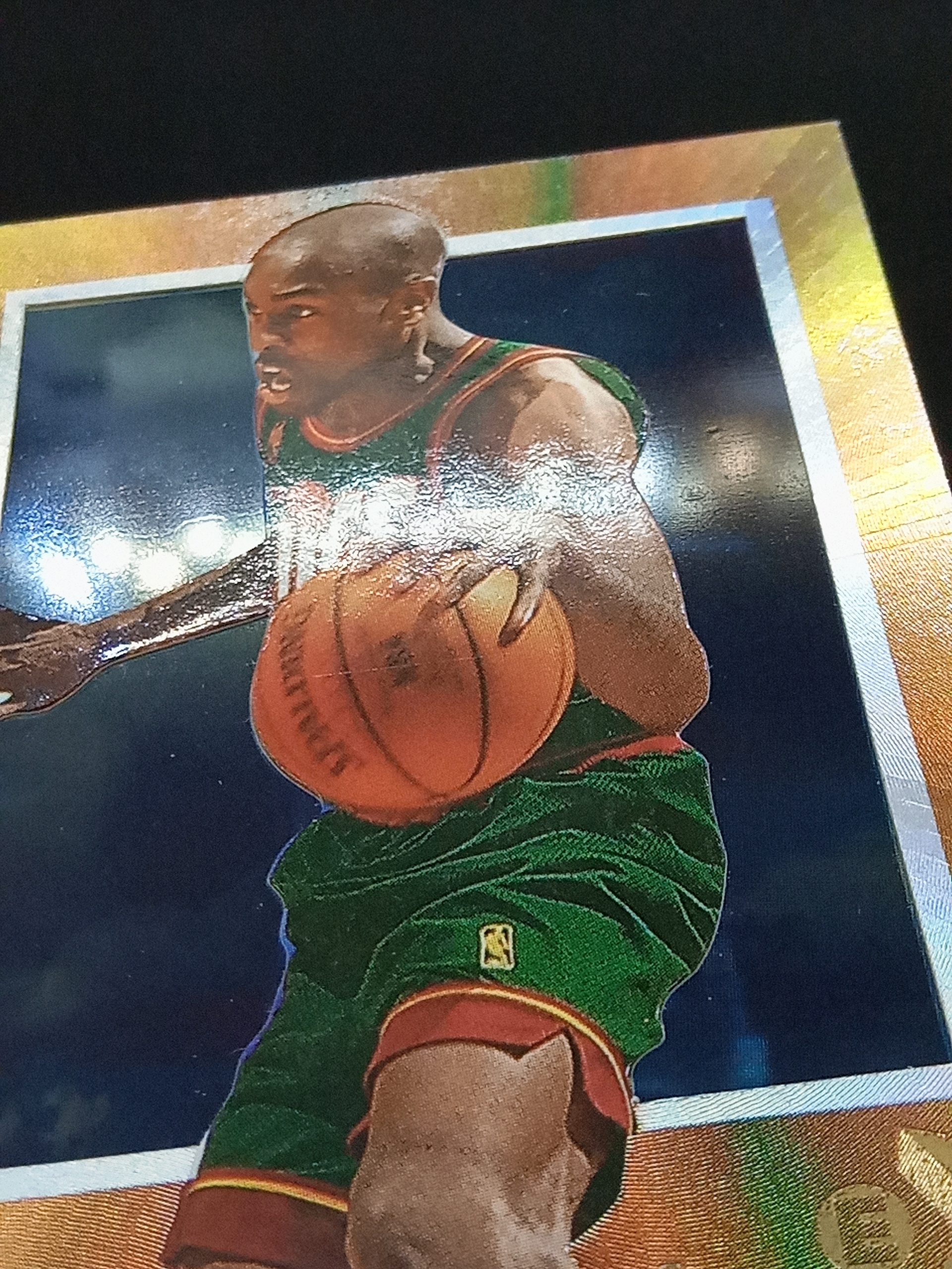 【DC拍卖】9.29小科比(微瑕) `1996-97 Skybox E-X2000 #68 Gary Payton 加里佩顿 西雅图超音速 经典橙金折射老卡,手套`