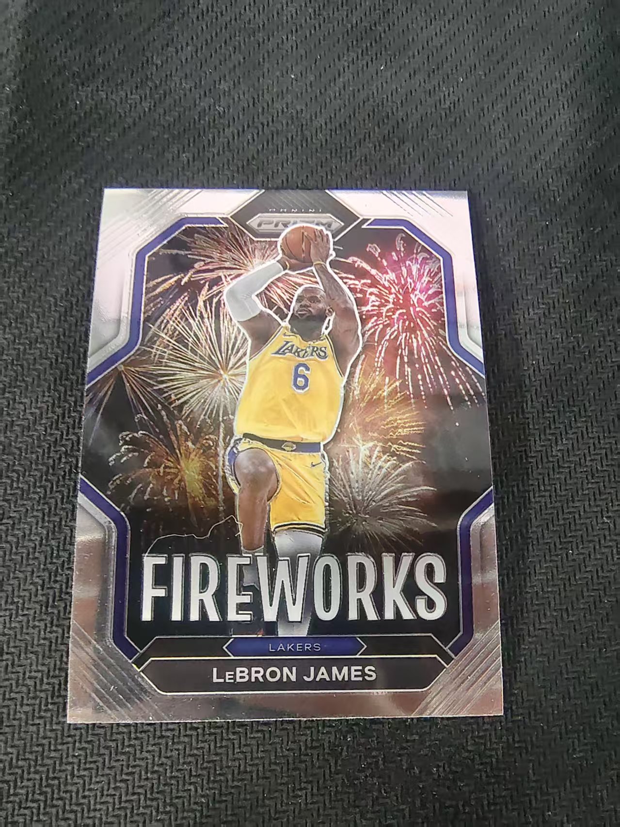 【可合并,不累计】2022-23 Panini Prizm LeBron James 湖人 勒布朗 詹姆斯 烟花特卡 PZ 划痕 边角微瑕 介意勿拍 #10