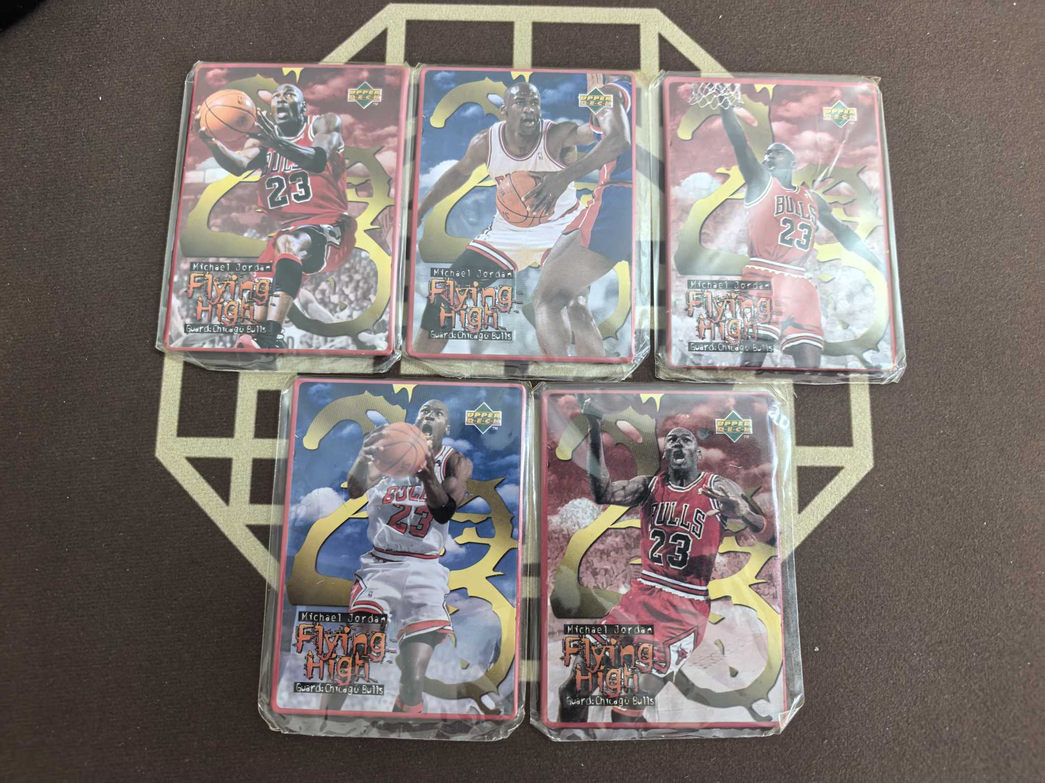 【套卡王】1998 upper deck 公牛队 篮球之神 迈克尔-乔丹 Flyking high特卡 全套5号齐 铁板设计 非常漂亮 带原铁盒 非常少见 不保每张金标品相 介意勿拍(不累计)