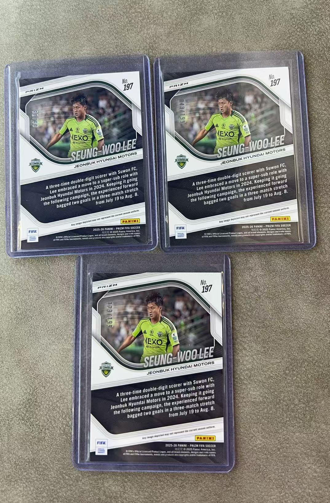 6007【330球星卡实体店代卖】 panini 25-26 prizm FIFA seung woo lee 圣特雷登 韩国 李昇祐 青碎冰 蓝折 199 99编 共计3张(UK23)