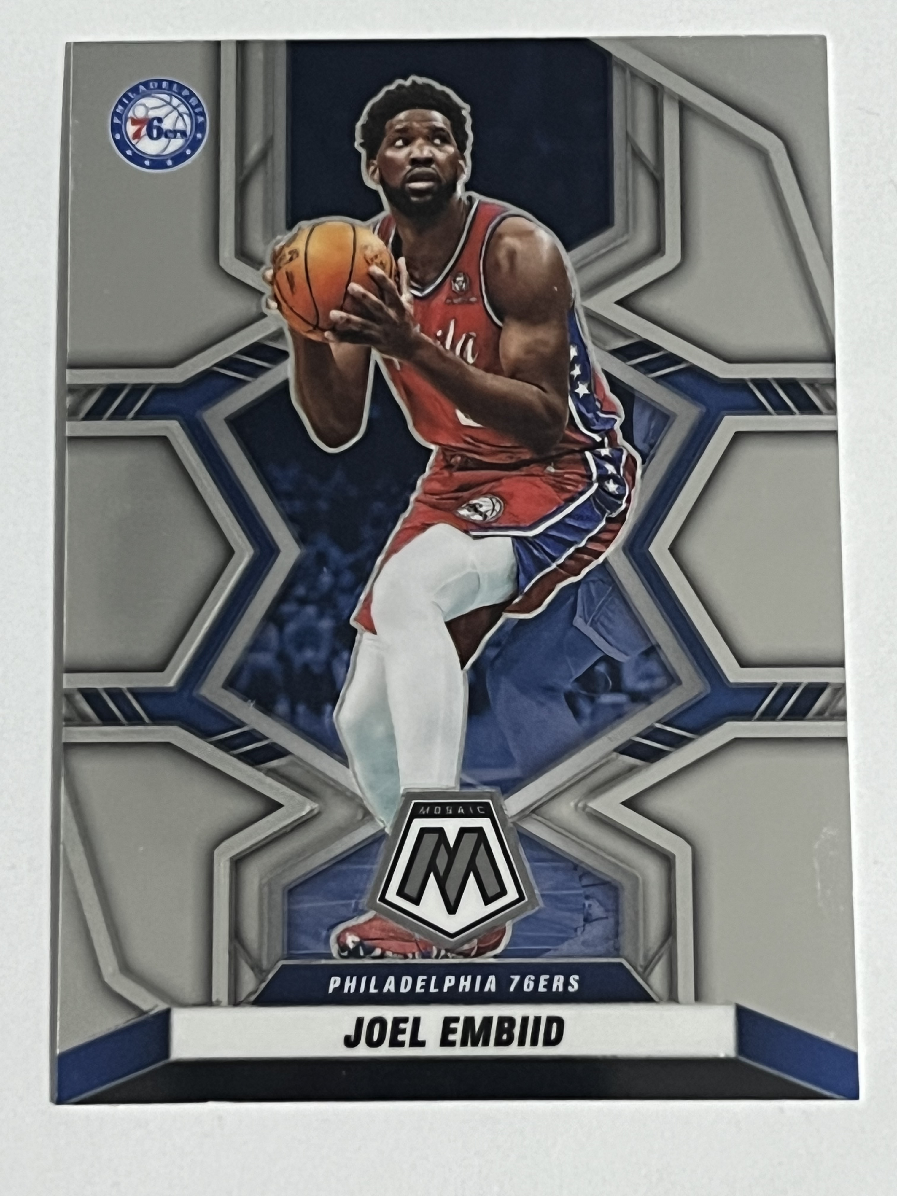 2021-22 Panini Mosaic Joel Embiid 乔尔 恩比德 大帝 76人队 热门球星 收藏必备 凑套必备 实卡精美 #82