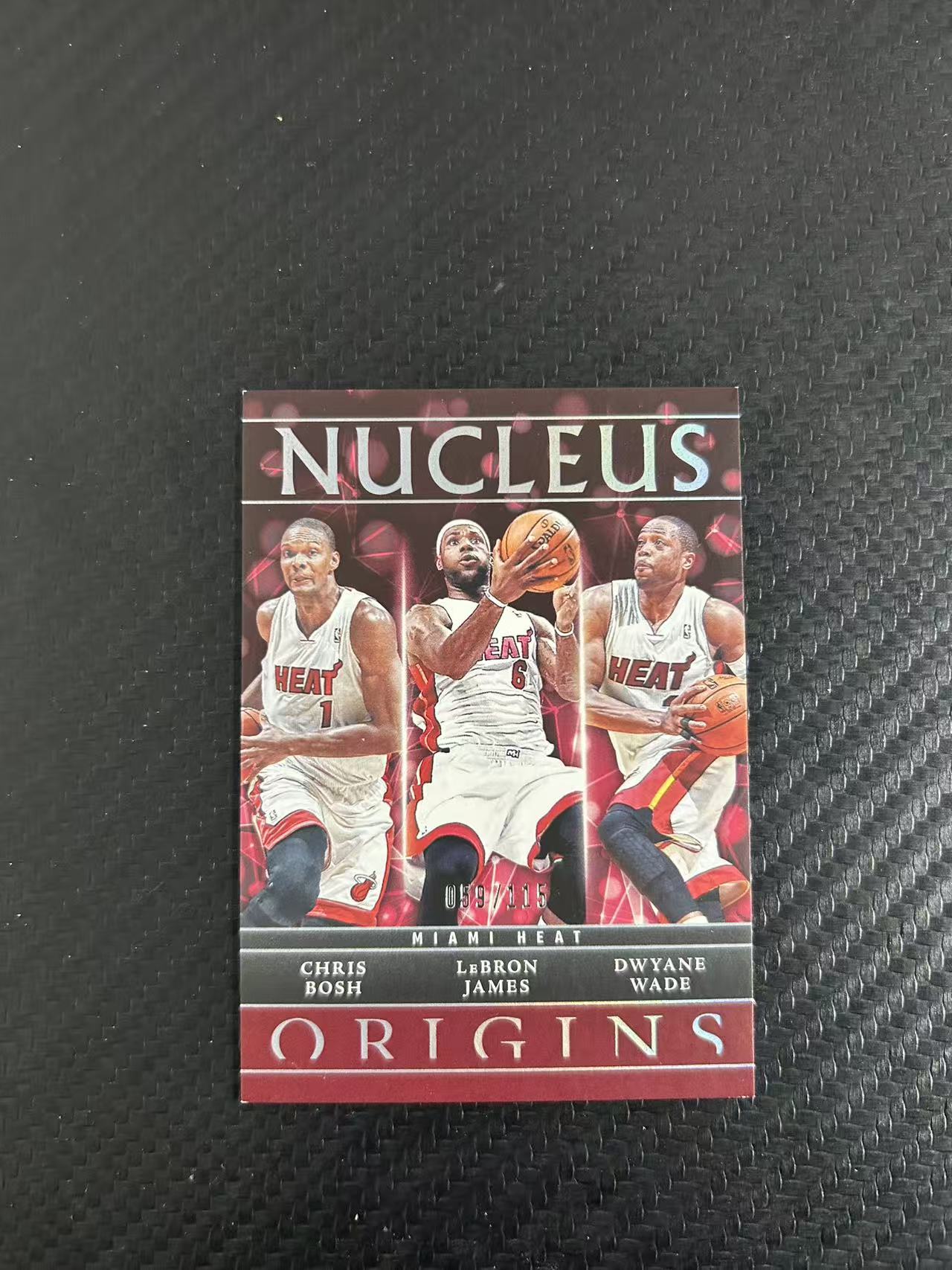 2024-25 Panini Origins Chris Bosh/Dwyane Wade/LeBron James #23【灯灯拍卡】 起源 热火 波什 韦德 詹姆斯 三巨头 059/115【雪茄】