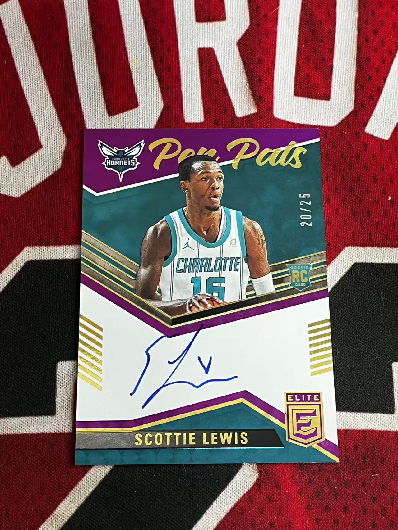 【接寄拍】2021-22 PANINI ELITE 精英系列 黄蜂 新秀RC 斯科蒂刘易斯 25编 低编 签字卡 卡签 笔友签 专收凑套必备【烂臭嘴拍卖】