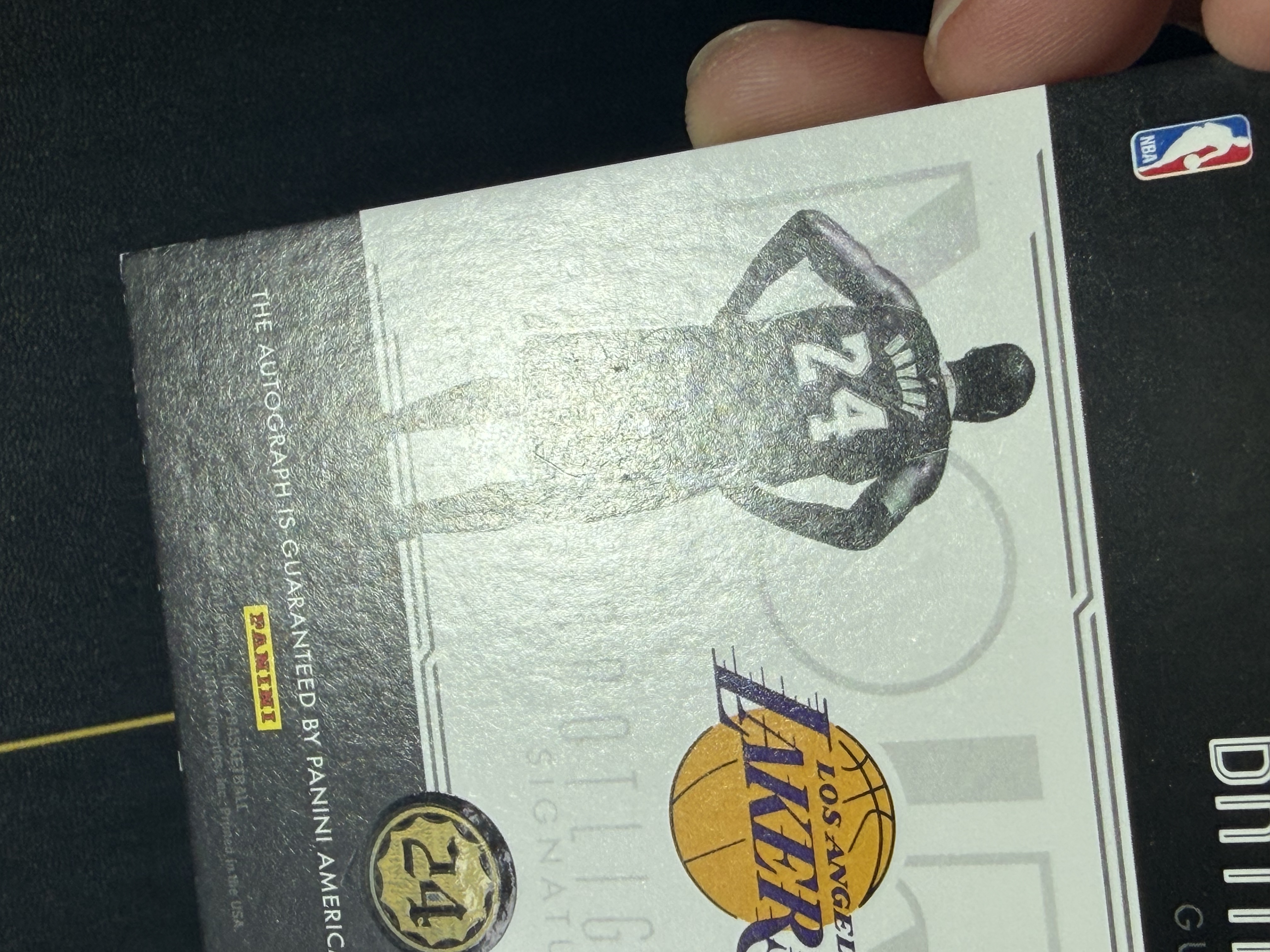 【超新星精品】2016-17 Panini Noir Kobe Bryant 诺尔 湖人 黑曼巴 科比布莱恩特 125编 闪版 Spotlight 聚光灯签 金笔签 背影签 卡签 签字【V093】