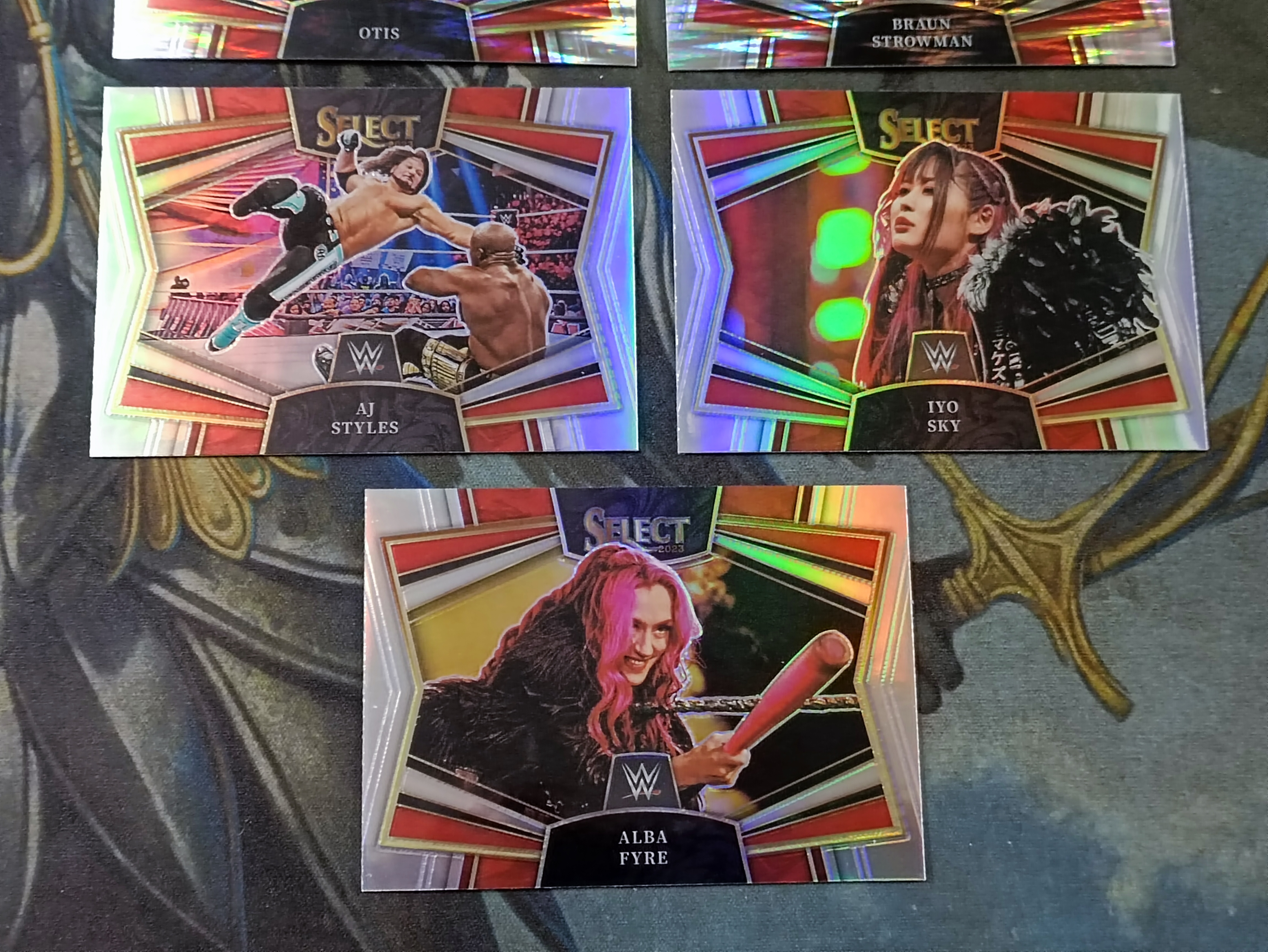 2023 Panini Select WWE Otis /AJ Styles/Iyo Sky/Alba Fyre 折射亮面 打包5张 WWE 职业摔角(打包不保卡品)《苏州卡通》J【ANDY】