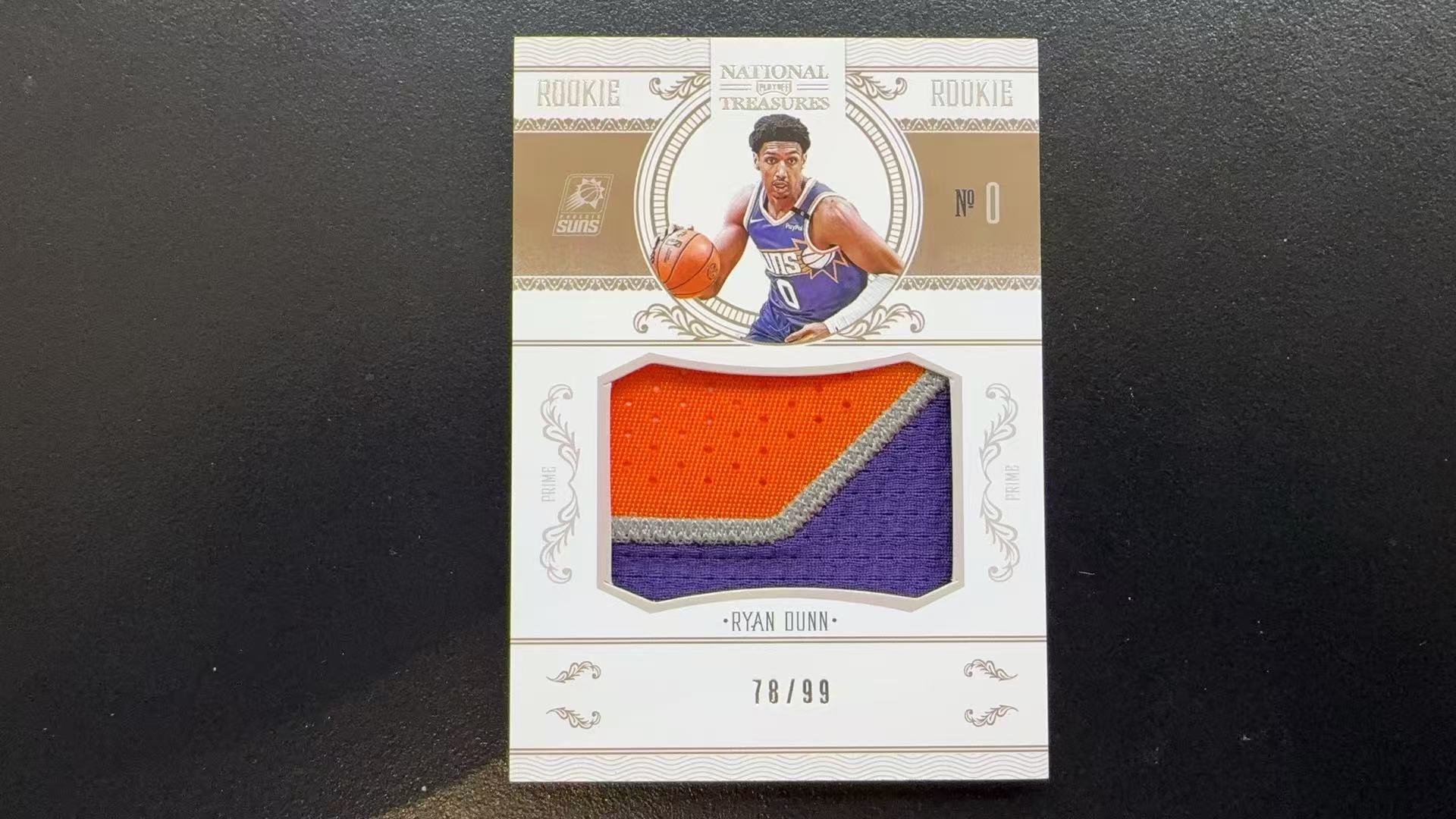 【Pw代卖】2024-25 Panini 国宝 Ryan Dunn 瑞安 邓恩 太阳 新秀 RC 复古 RP 暴力大窗物料 三色暴力切割 99编 专收必备 卡品如图 萝卜哥