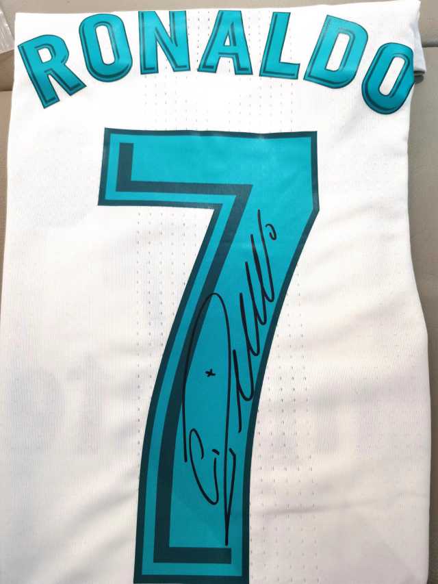 2017-18 日本DG公司 1718赛季皇家马德里主场球衣 Cristiano Ronaldo C罗 签名签字球衣  重点（金标球员版！！！）双防伪标贴  限量款 心动不如行动 