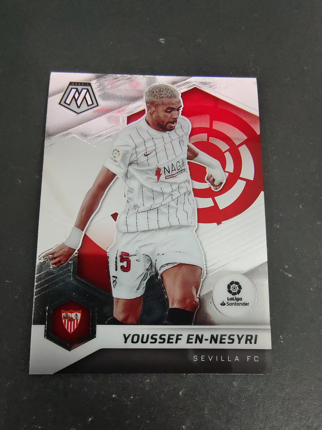 【可合并,不累计】2021-22 Panini Mosaic Youssef En Nesyri 恩内斯里 塞维利亚 西甲 马赛克 划痕 边角瑕疵 #190