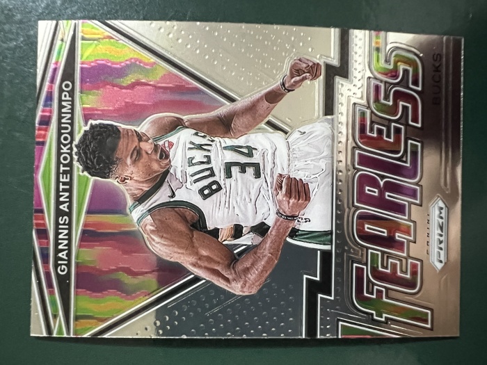 2020-21 Panini Prizm Giannis Antetokounmpo 字母哥 扬尼斯·阿德托昆博 密尔沃基雄鹿 无畏特卡 收藏凑套 卡品如图