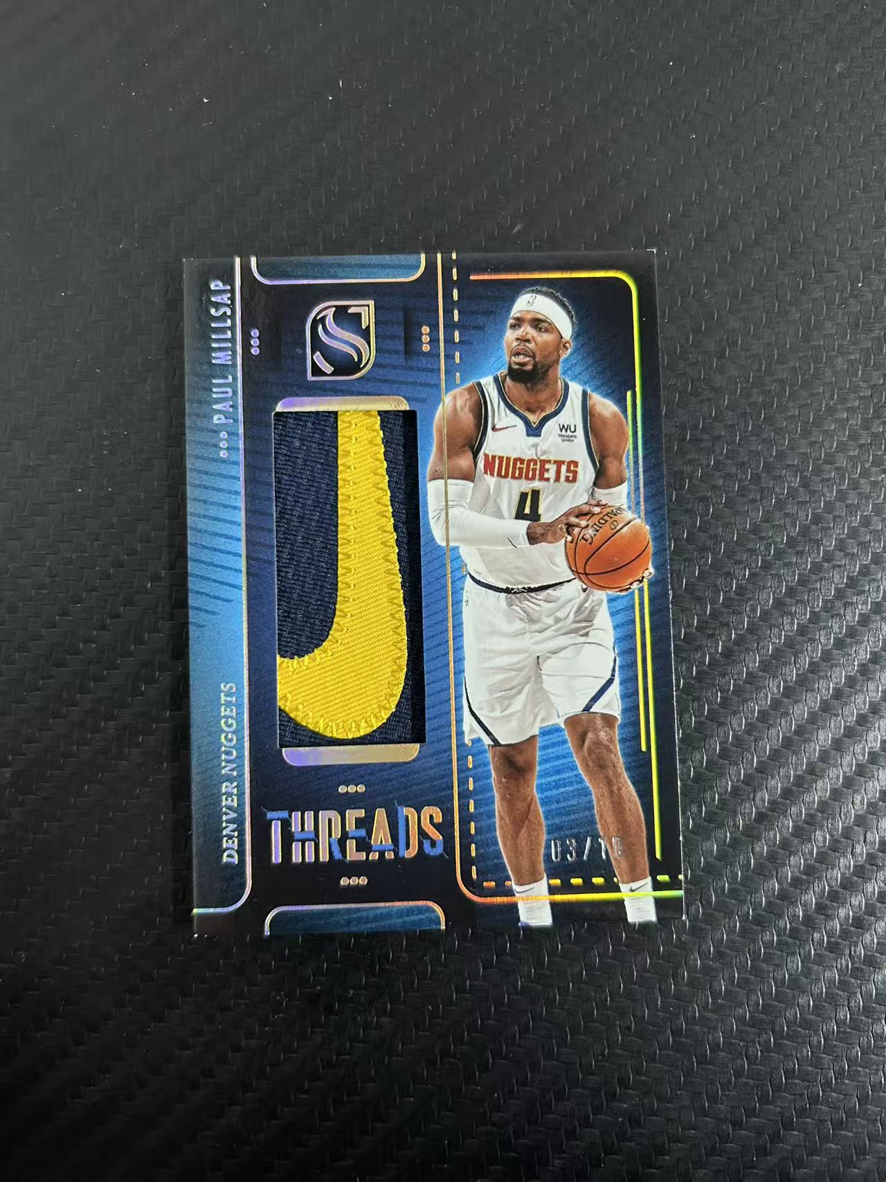 2024-25 Panini Silhouette Paul Millsap #THR-PMS【灯灯拍卡】 剪影 掘金 保罗 米尔萨普 物料 钩子切割 低编 03/10 卡品如图 收藏必备【雪茄】