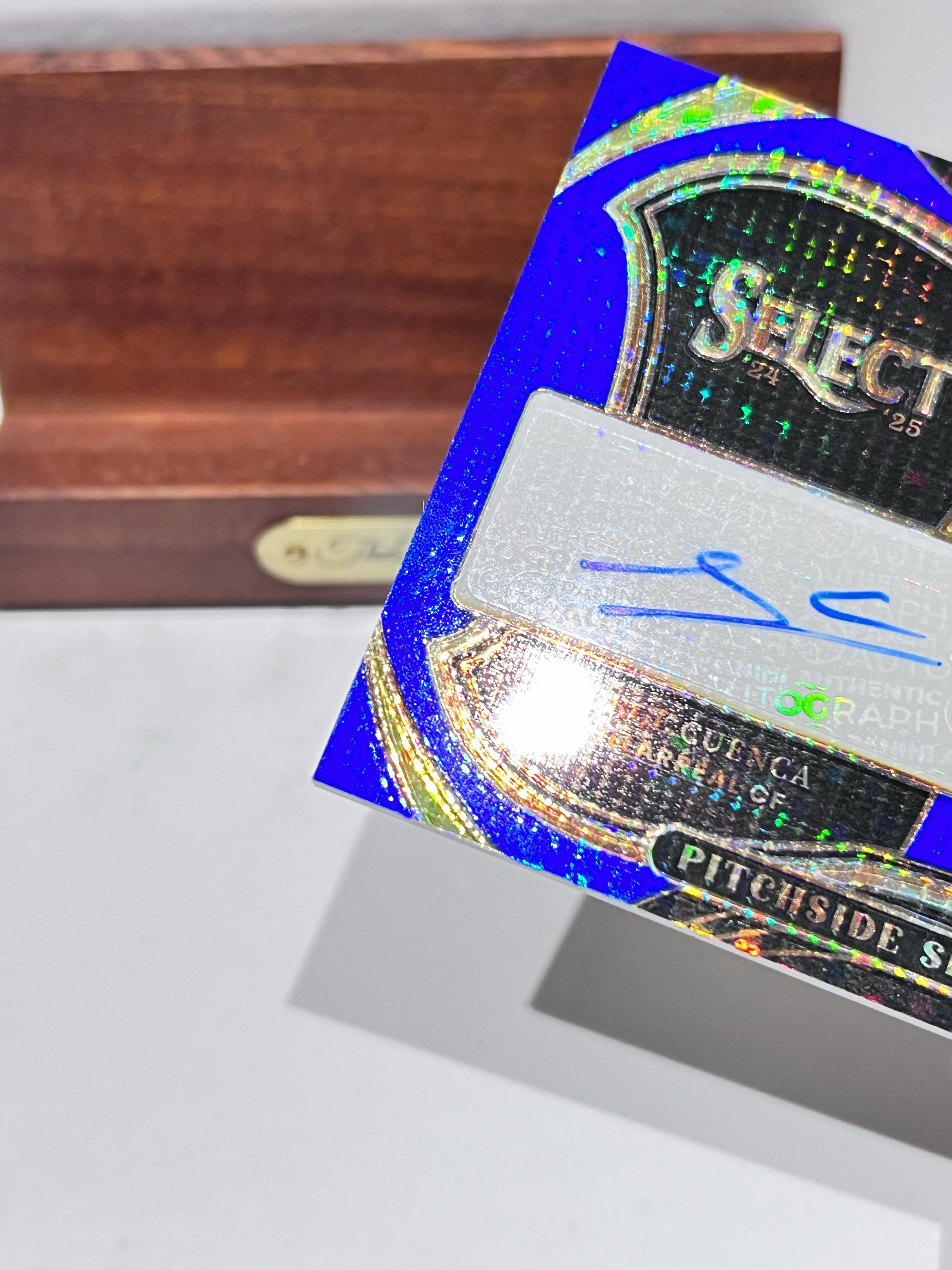 2024-25 Panini Select Jorge Cuenca【湾区拍档代卖】西甲 SE 豪尔赫 昆卡 蓝脉冲折 蓝折 折射 签字 Pitchside 场边签 比利亚雷亚尔 富勒姆 西班牙 卡品如图 Steven