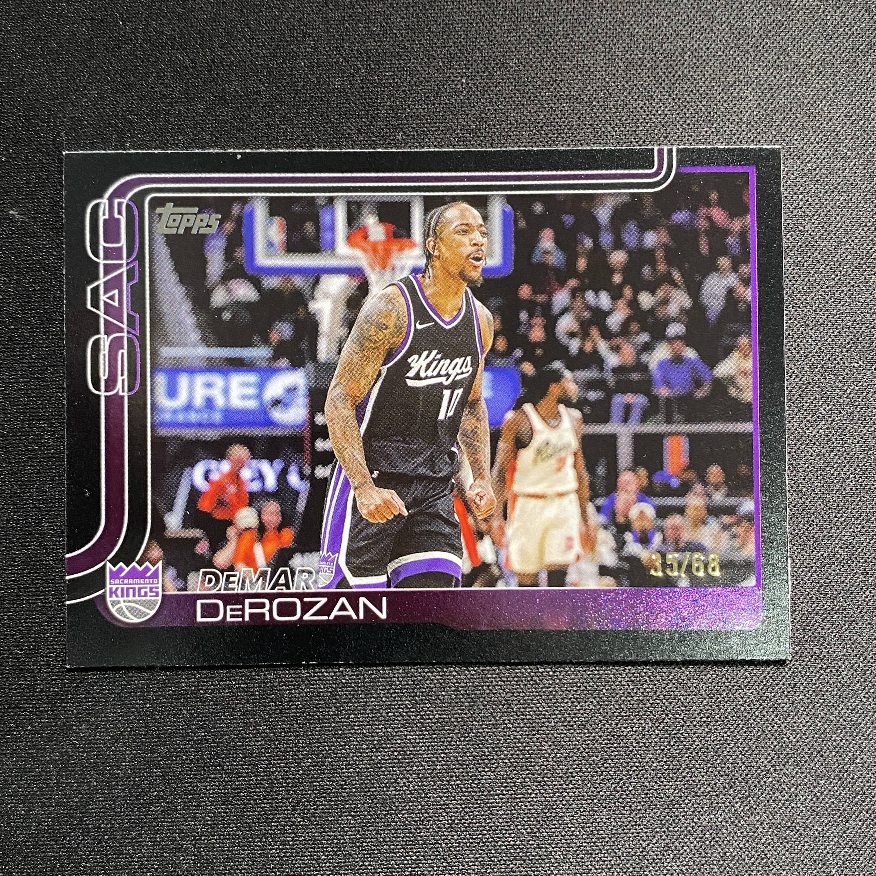 2025 Topps flagship DeMar DeRozan 旗舰系列 国王 苦曼巴 德罗赞 黑平行 限量/68编 卡品如图【立钭