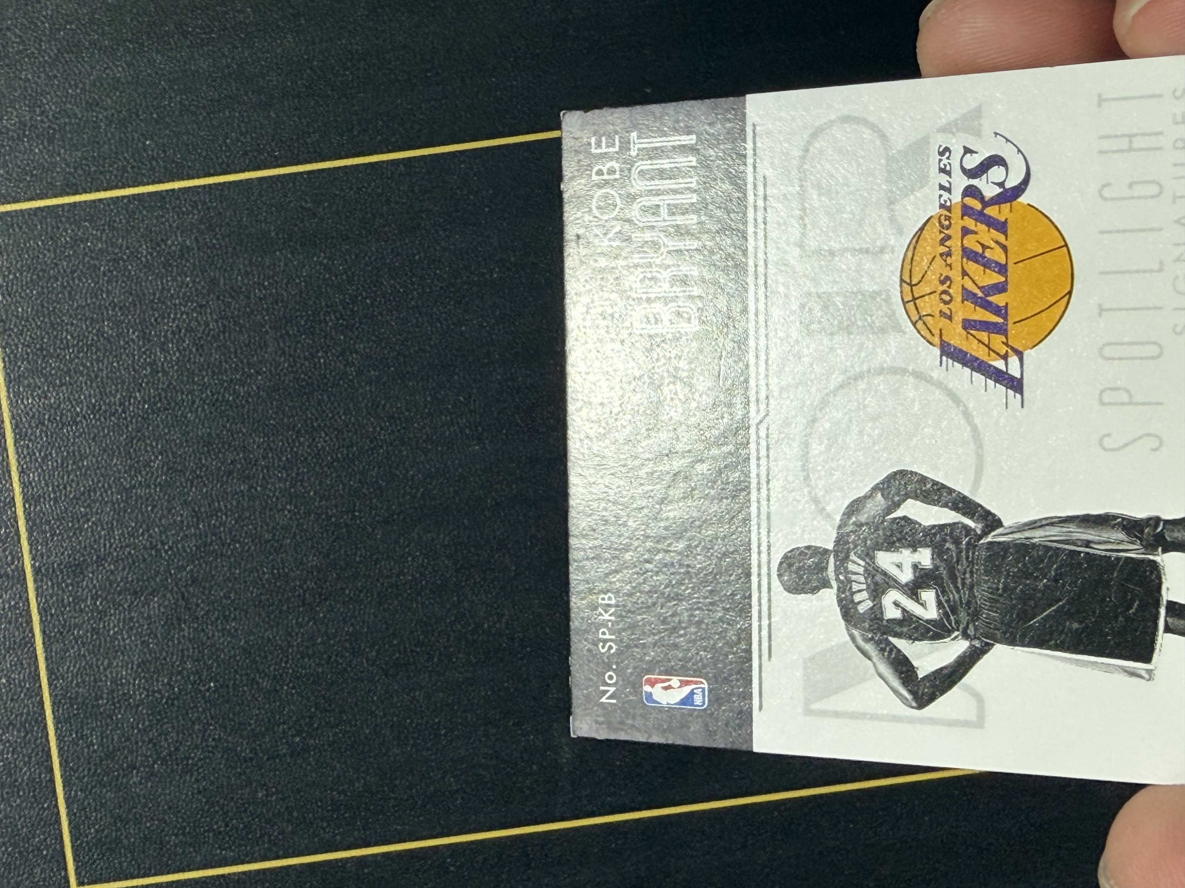 【超新星精品】2016-17 Panini Noir Kobe Bryant 诺尔 湖人 黑曼巴 科比布莱恩特 125编 闪版 Spotlight 聚光灯签 金笔签 背影签 卡签 签字【V093】