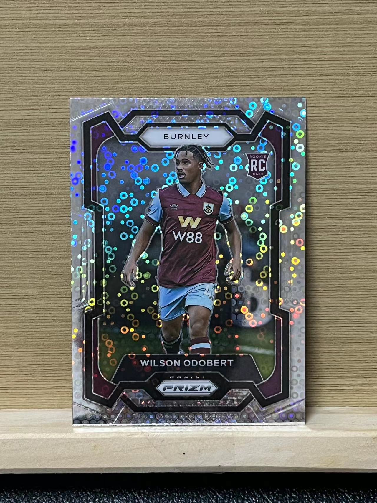 2023-24 Panini Prizm WILSON ODOBERT RC 威尔逊 奥多博特 新秀RC 泡泡折 伯恩利 英超 PZ 银折 卡品如图  凑卡收藏必备 A9