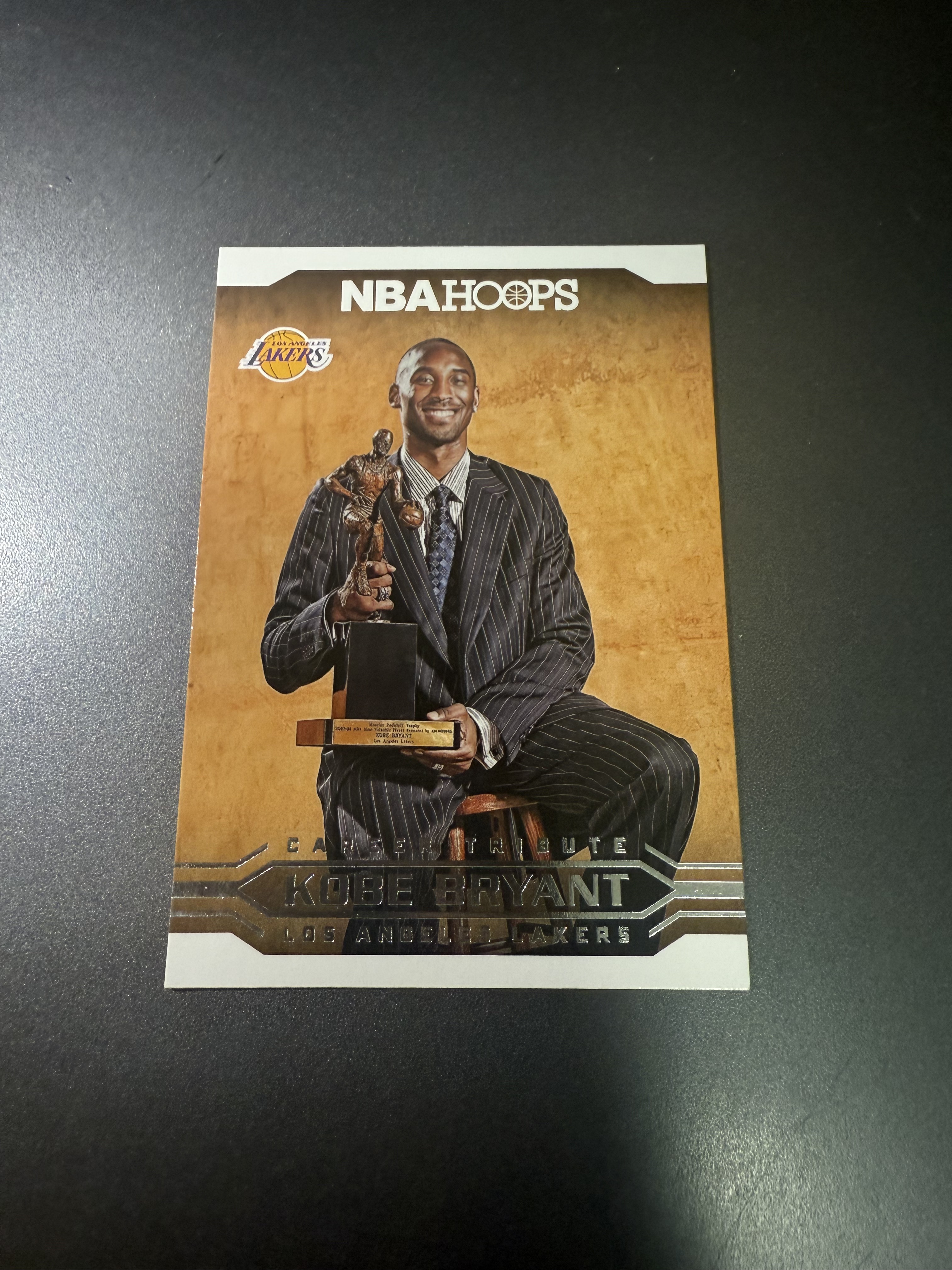 2017-18 Panini NBA Hoops Kobe Bryant 科比 布莱恩特/黑曼巴 小飞侠 捧杯 夺冠 T
