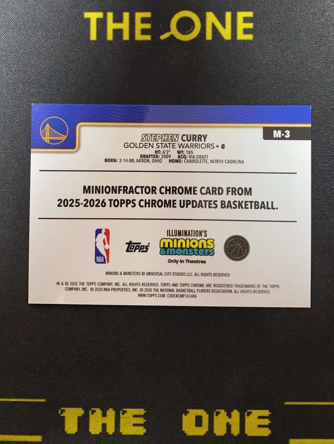 2025-26 Topps Chrome Update Stephen Curry 【TheOne】斯蒂芬 库里 勇士 TCU 银折 MinionFractor 小黄人 超大比例 SSP#2【十块钱】