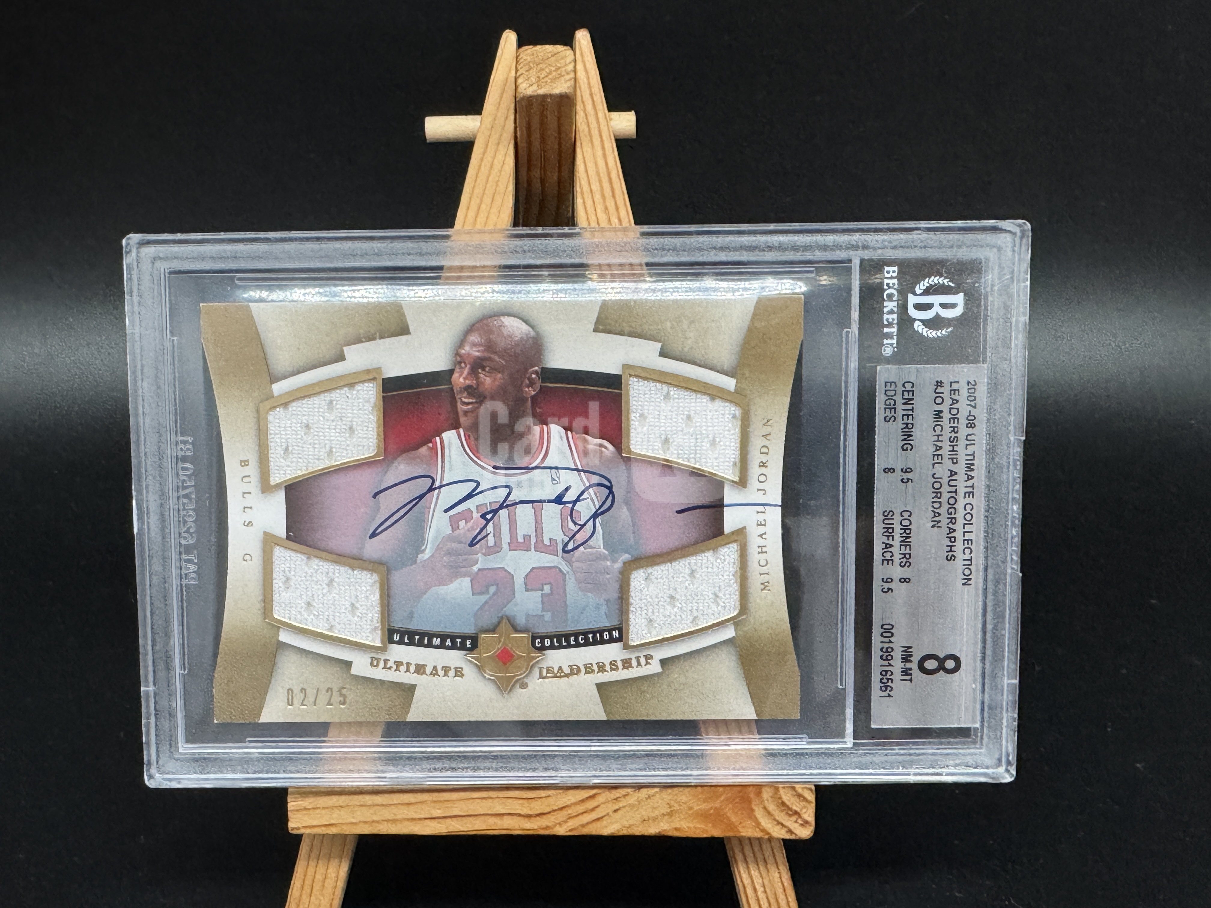 2007-08 Upper Deck Ultimate Michael Jordan 【白鸟拍卖 口罩】终极 公牛 迈克尔 乔丹 /25编 JA 签字 卡签 四窗 GU 球衣物料 BGS8分 壳磕碰图