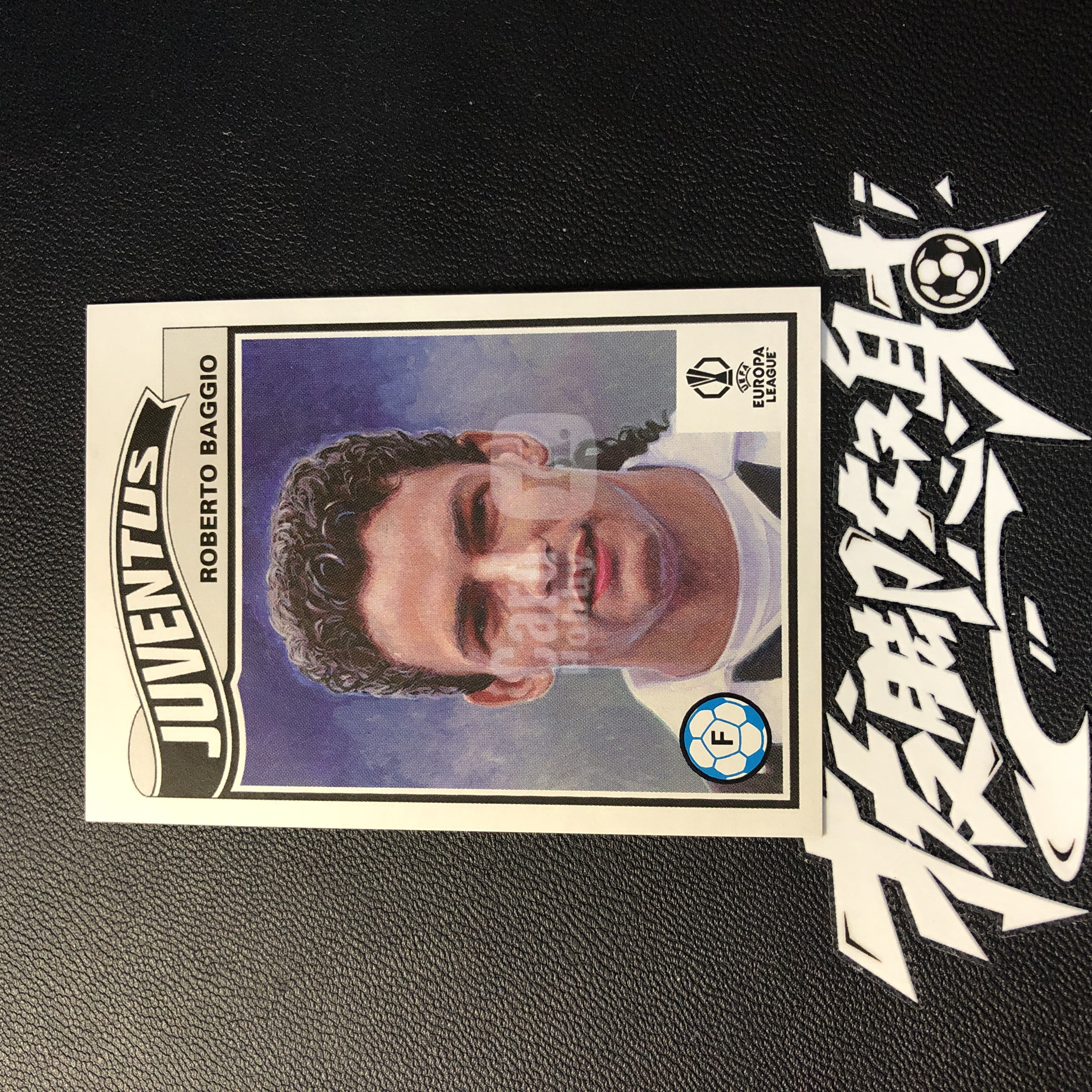【拔脚代卖】2025 Topps UEFA 欧战 罗伯托 巴乔 Roberto Baggio 尤文图斯 尤文 AC米兰 国米 佛罗伦萨 复古肖像 特卡 意大利 忧郁王子收藏必备 瑕疵如图｜拔脚沙漠BH16