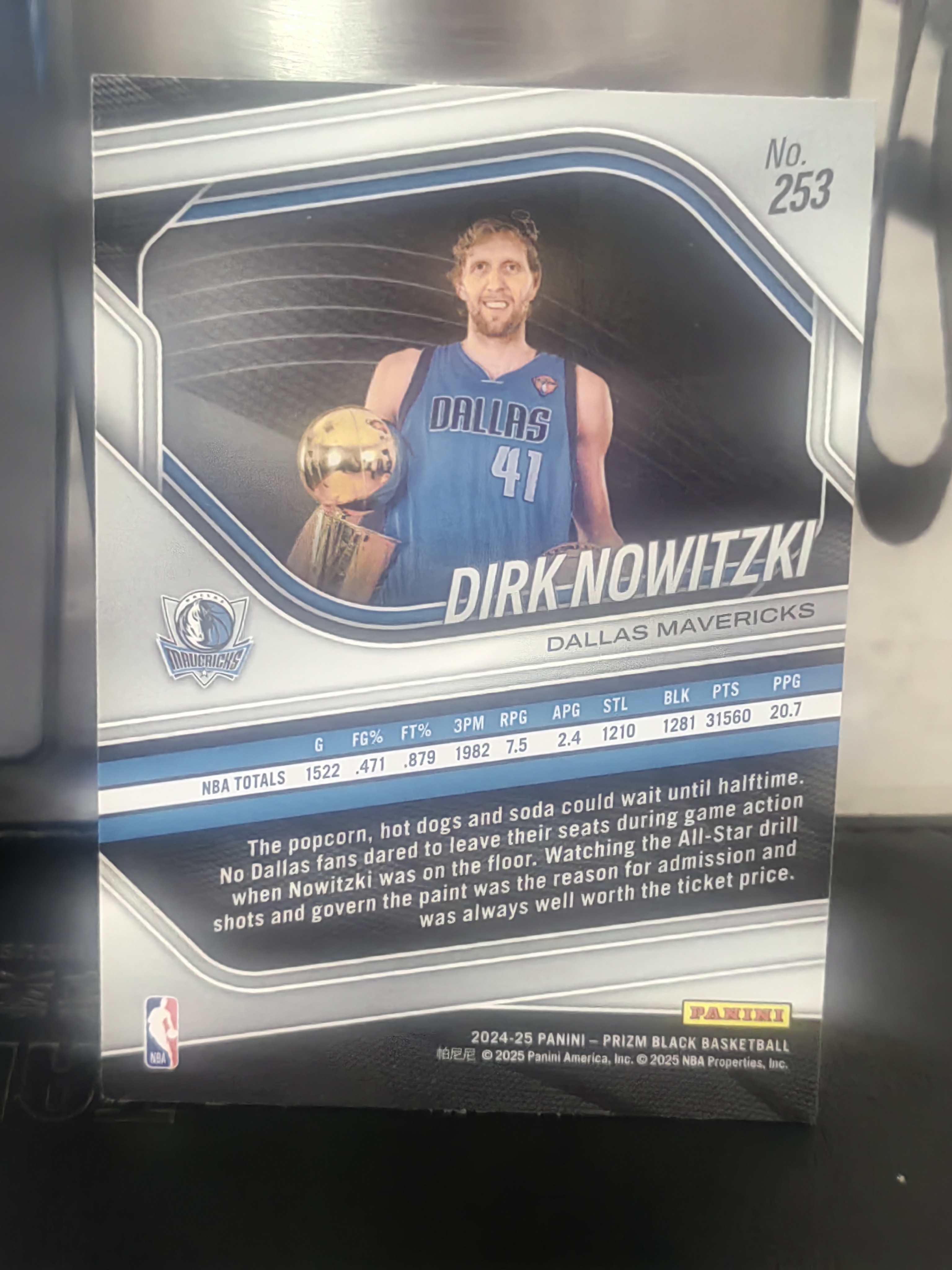 2024-25 Panini Prizm Black Dirk Nowitzki PZ Black 德克 诺维茨基 独行侠 司机 捧杯 篮 白边白角 不保卡品 卡品如图
