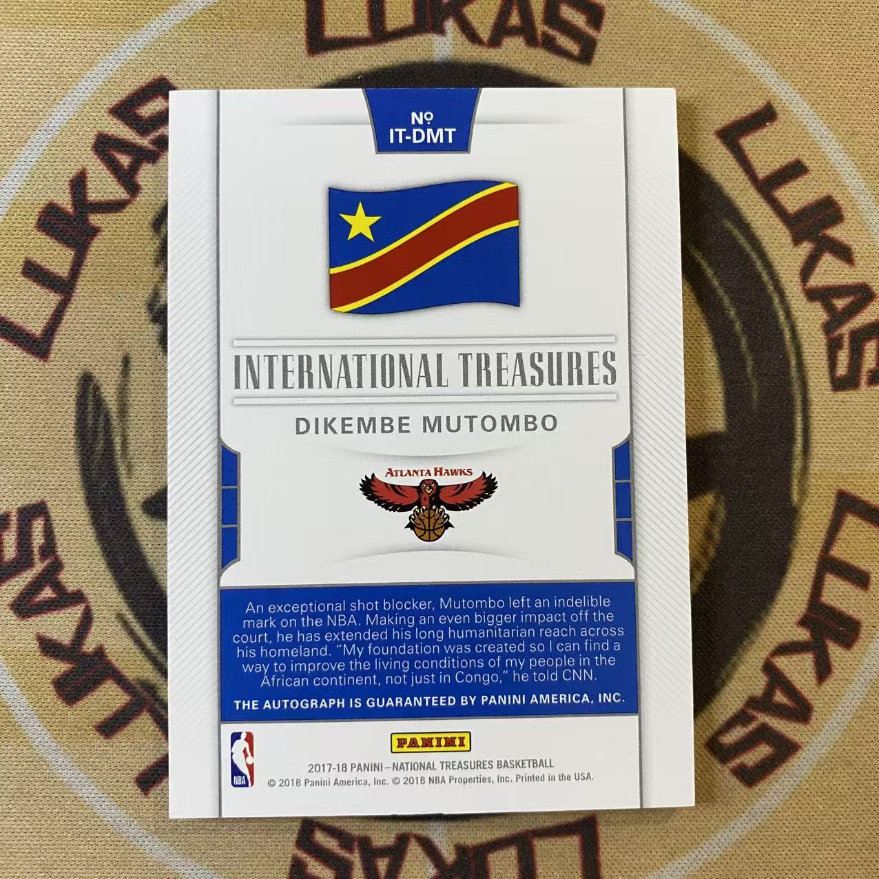 撸卡厮 Lukas 1718 国宝 掘金 非洲大山 dpoy 穆大叔 迪肯贝 穆托姆博 Dikembe Mutombo 25编 国旗 签字卡 卡签 小瑕如图(青)