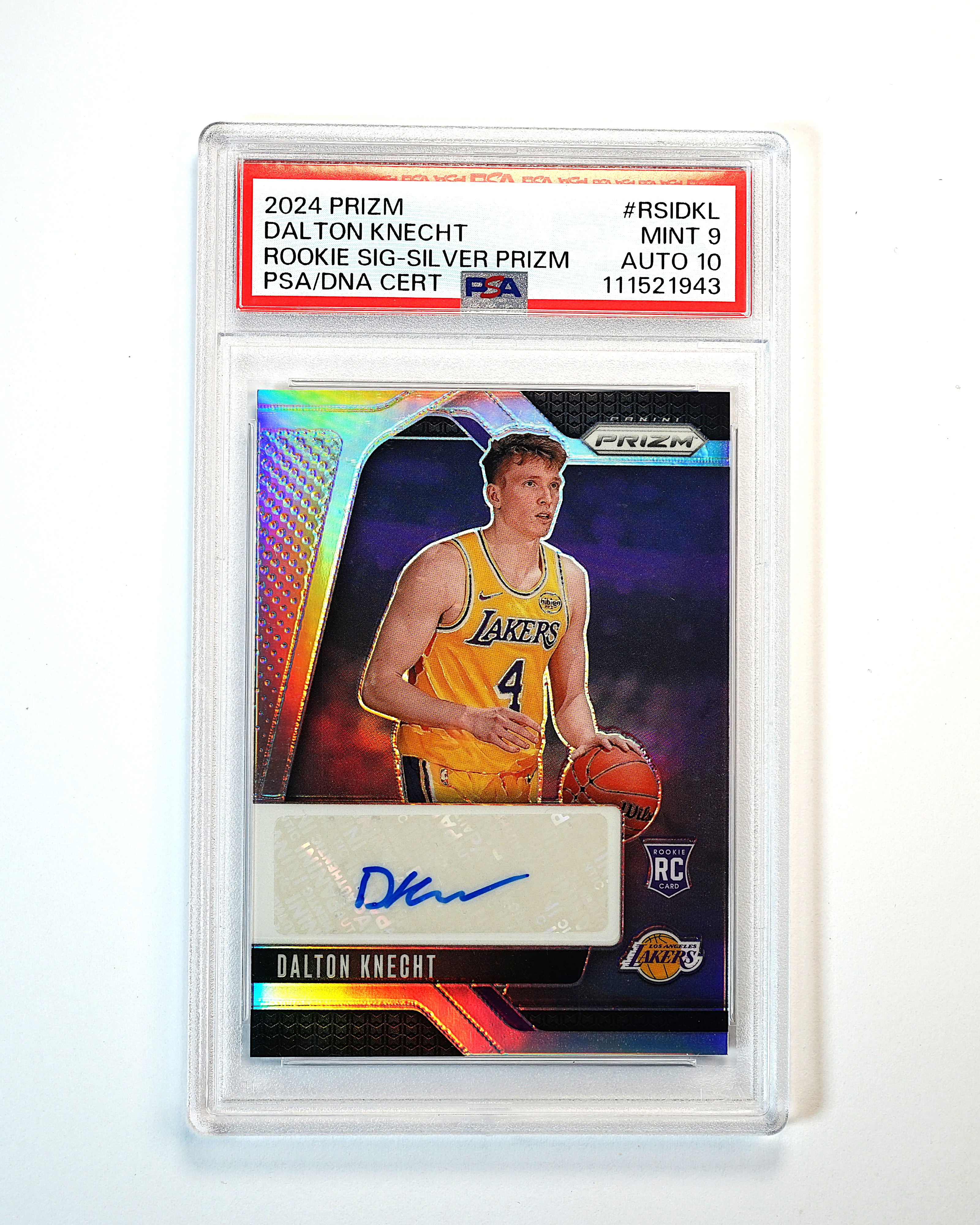 2024-25 Panini Prizm Dalton Knecht RC PZ 多尔顿 克内克特 新秀 正base签 银折 PSA卡品9分 签字10分 湖人 东契奇 里夫斯队友 未来可期【BY】
