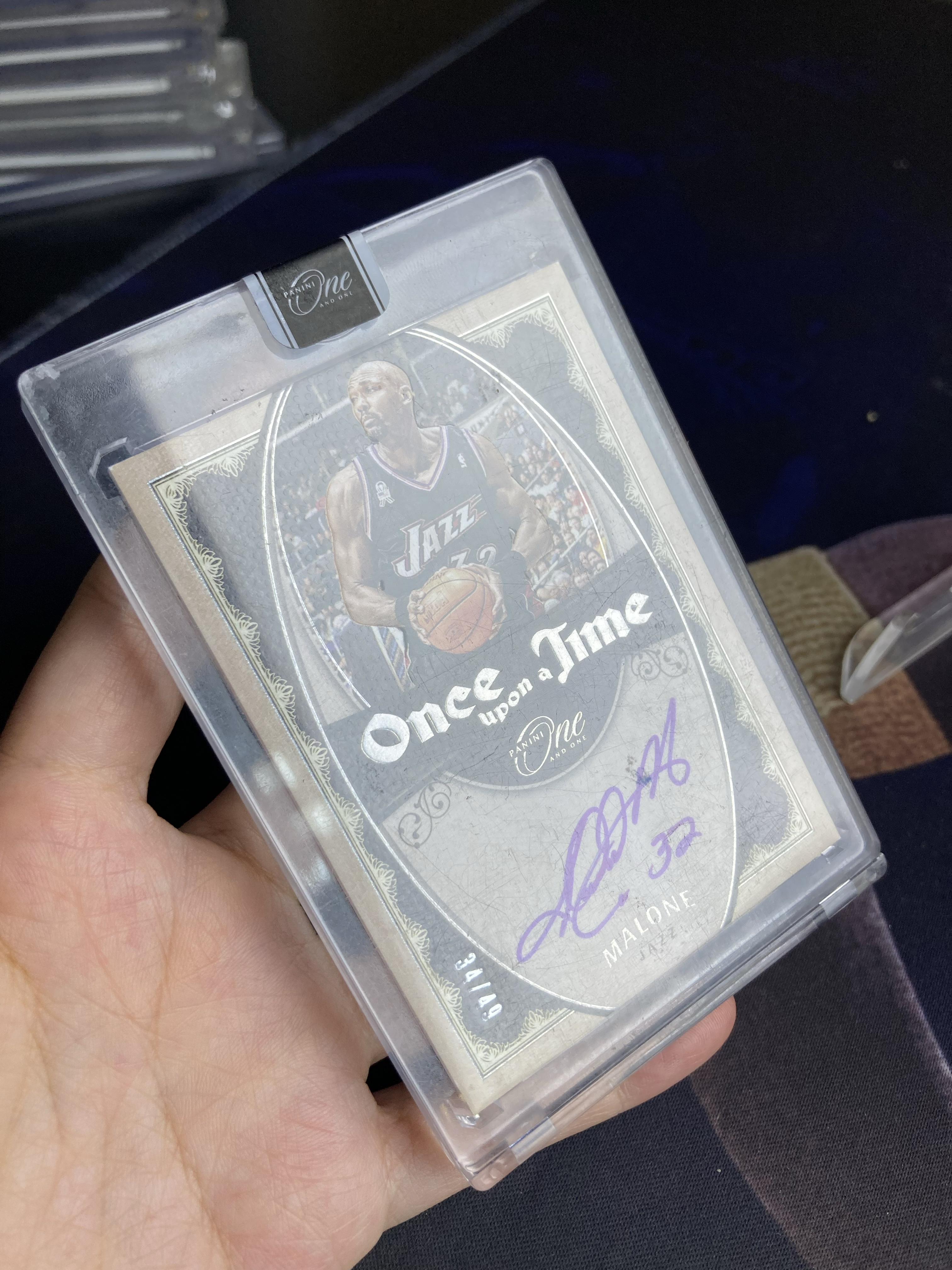 2023-24 Panini One and One Karl Malone 【星卡优转】One系列 爵士 邮差 卡尔马龙 34/49编 签字 卡签 once upon a time签 原封砖 杀菌