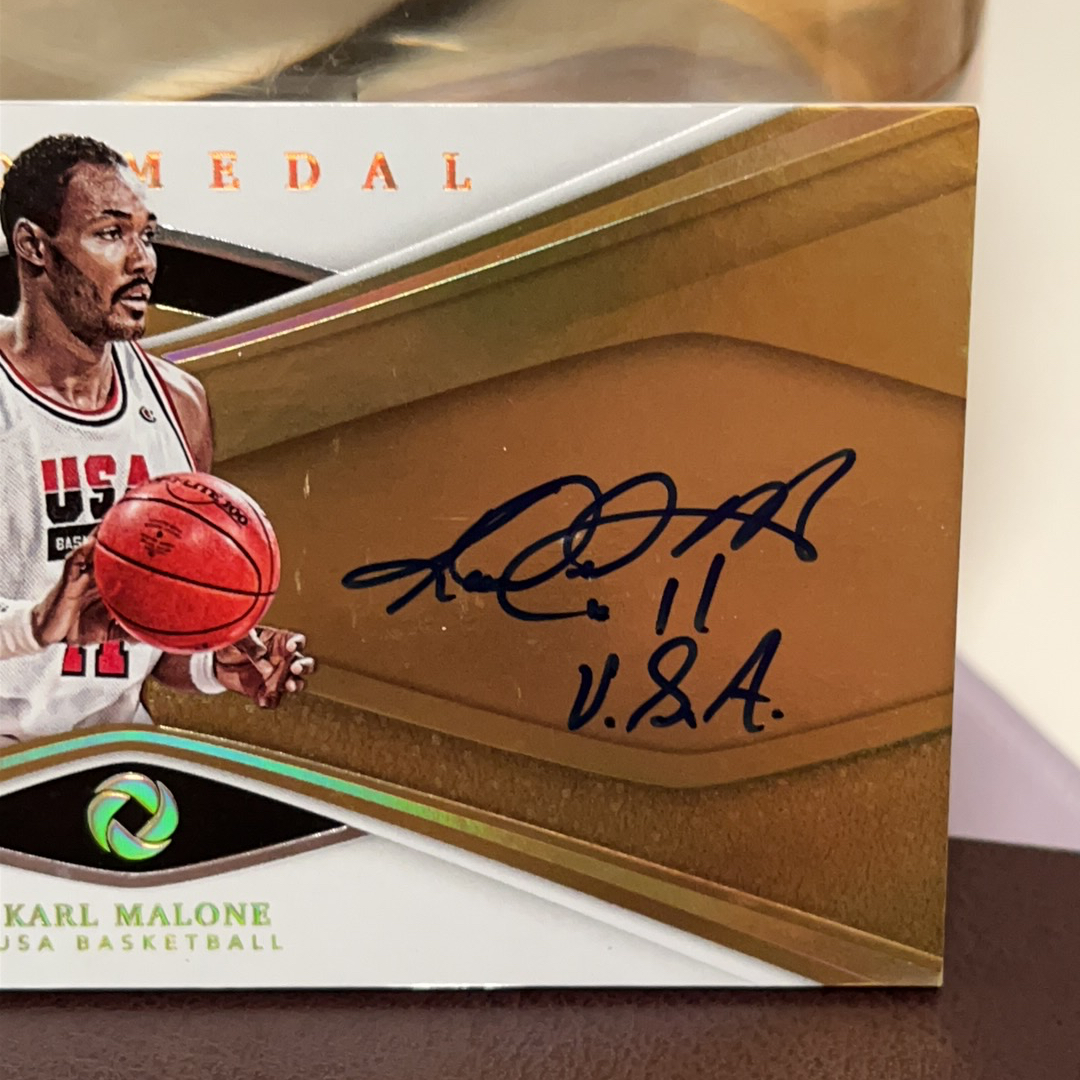 2019-20 Panini Opulence Karl Malone USA 美国队 爵士 卡尔 马龙 邮差 金书 10编 签字 卡签 精美 卡品如图