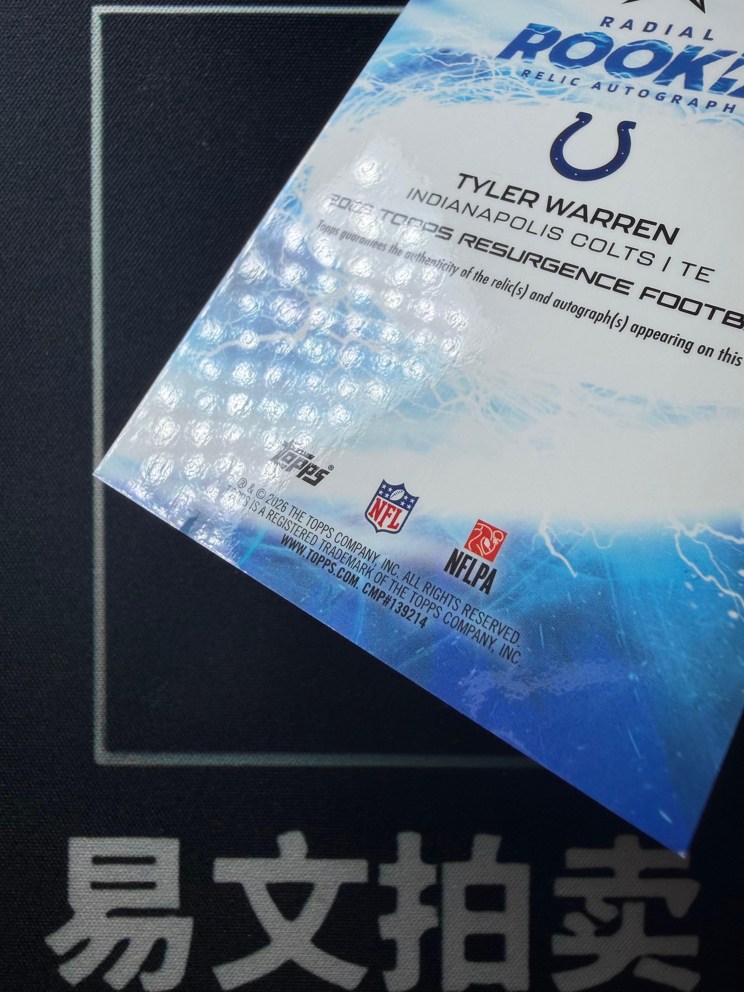 【易文拍卖 超级回款】2026 Topps Resurgence 橄榄球NFL TYLER WARREN 泰勒 沃伦 印第安纳波利斯小马 RC新秀 球衣物料切割 签字签名 卡品如图#TuTu