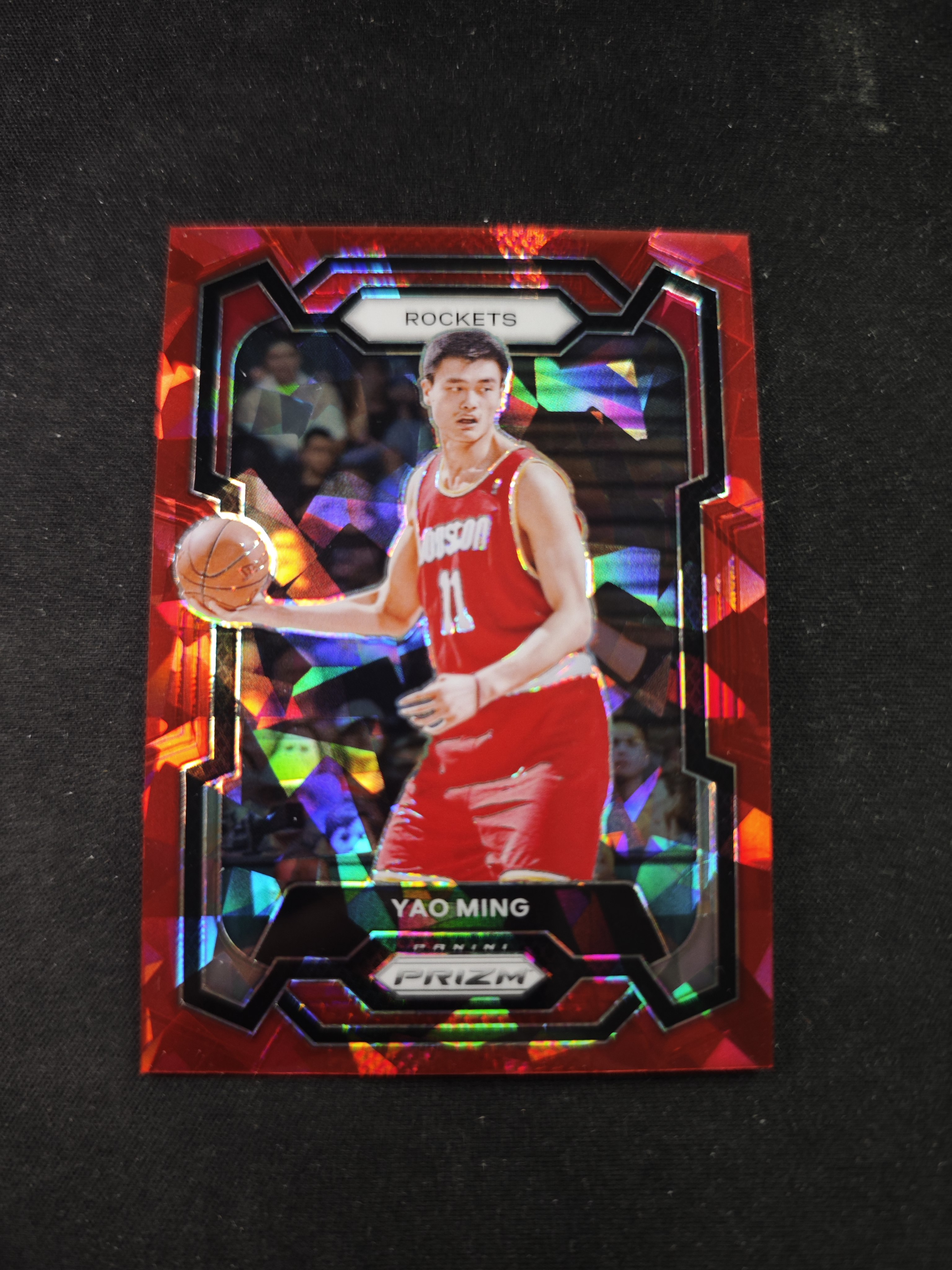 【蛤蟆特卖】姚明 姚主席 小巨人 2023-24 PANINI PRIZM系列 红色碎冰折射 经典设计 超级漂亮 稀有好卡 卡品如图 专收必备!