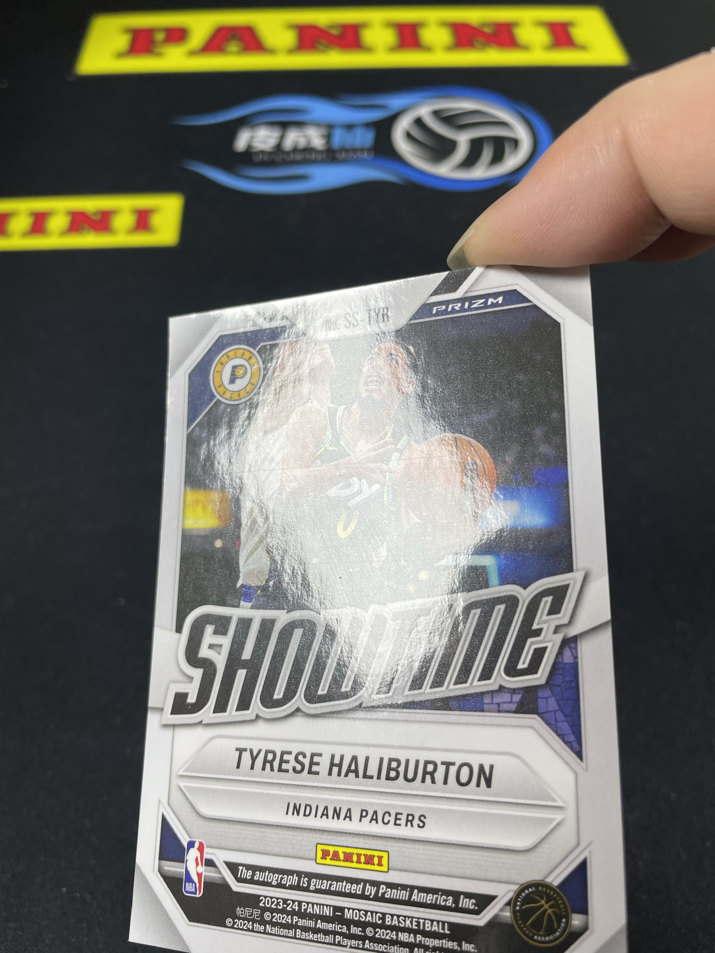 【皮成仙拍卖 统一手续费6%】 PANINI 23-24 马赛克 MOSAIC 步行者 TYRESE HALIBURTON 哈里伯顿 哈利伯顿 红圈圈折 签字 瑕疵如图 值得收藏【只发顺丰】羽老板1