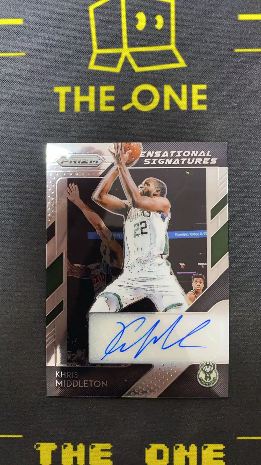 2018-19 Panini Prizm Khris Middleton 【TheOne】克里斯 米德尔顿 雄鹿 PZ SS签 签字【千羽】