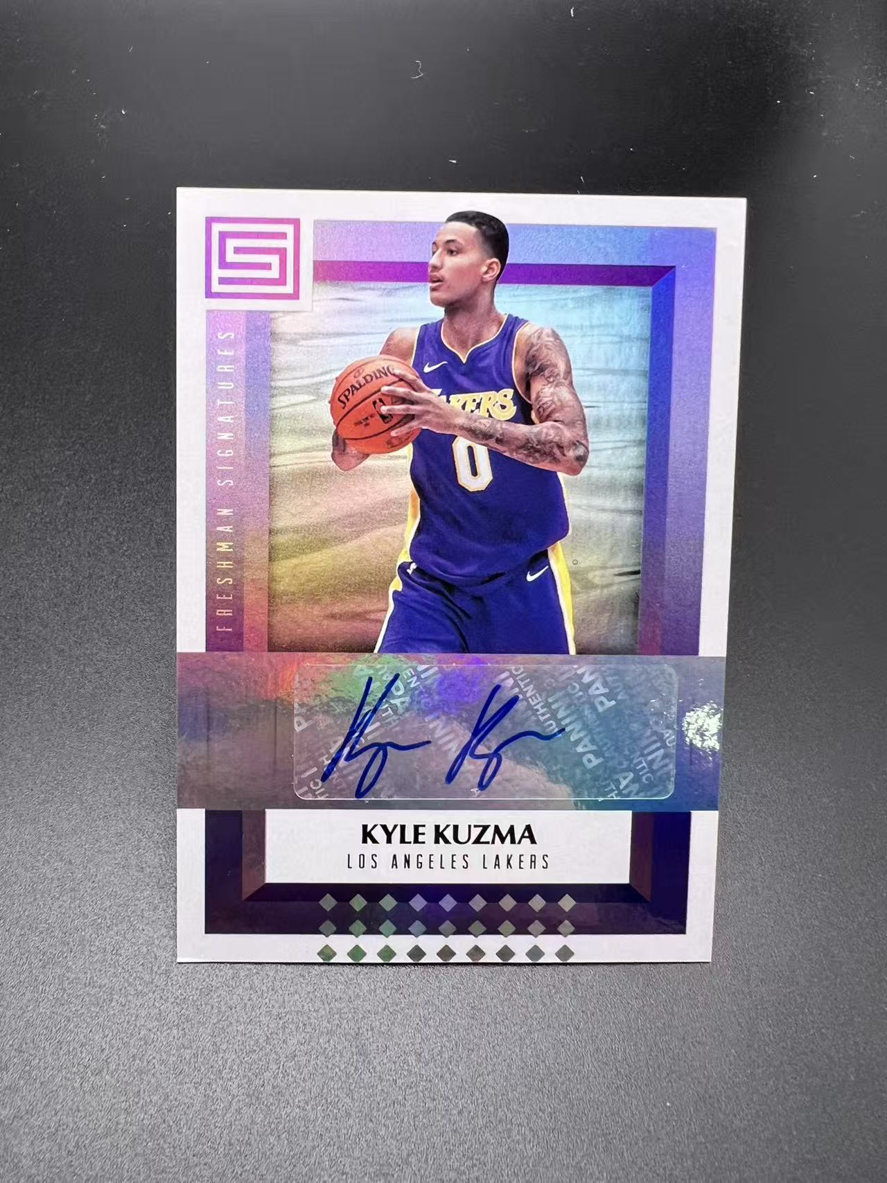 2017-18 Panini Status Kyle Kuzma RC 【湖水蓝拍卖】 库兹马 新秀 湖人 签字 auto 专收必备 yyq