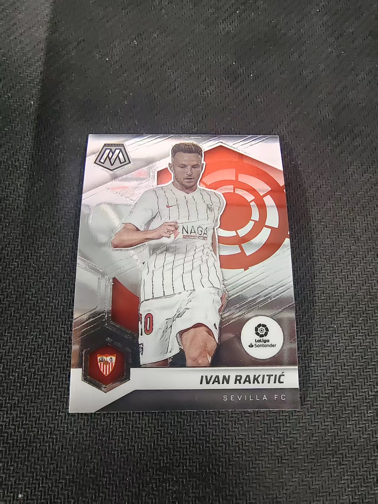 【可合并,不累计】2021-22 Panini Mosaic Ivan Rakitic 西甲 马赛克 塞维利亚 拉基蒂奇 划痕 边角瑕疵 #184