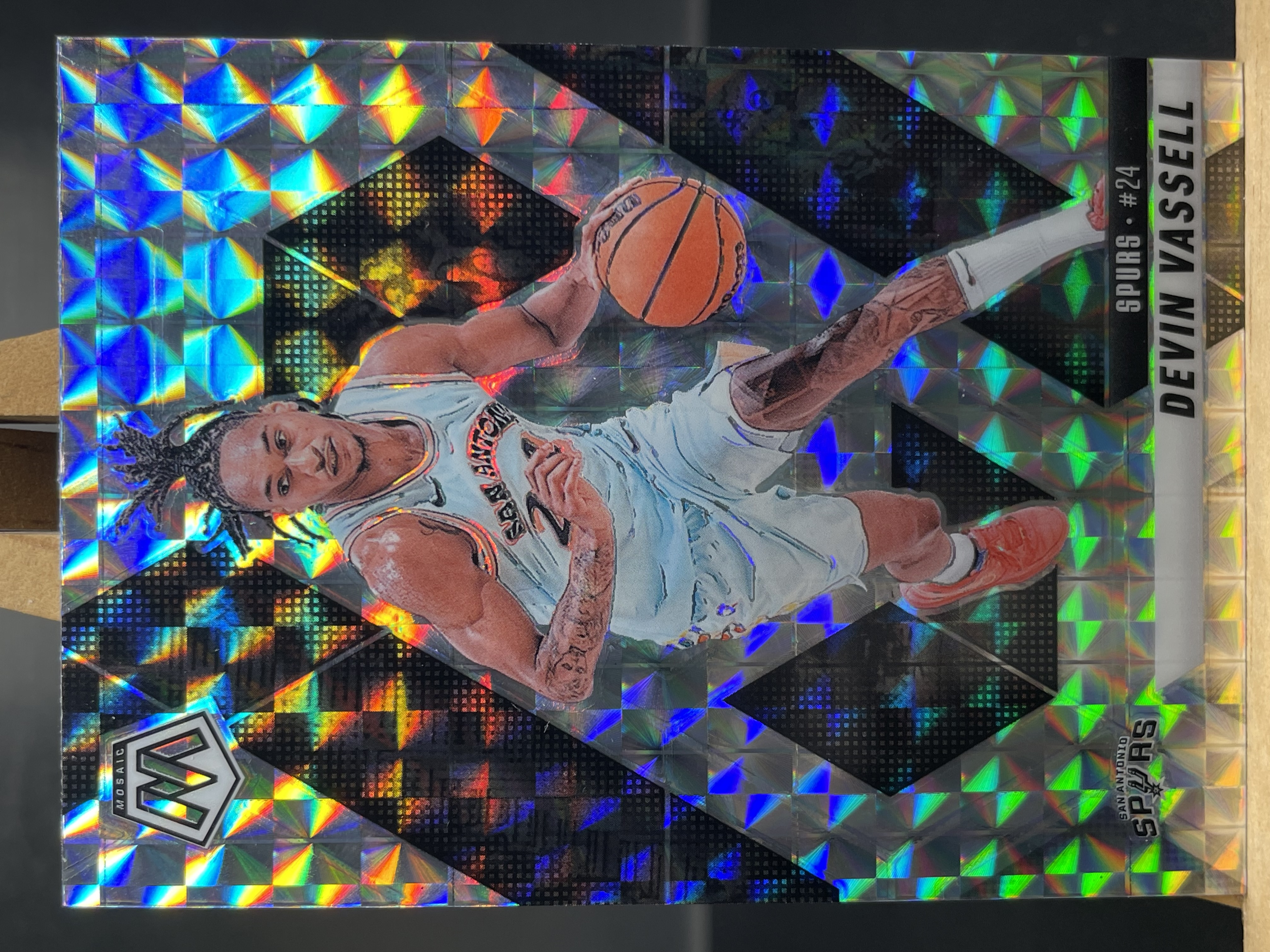 (B5) 2024-25 PANINI 马赛克系列 折射 德文 瓦塞尔 马刺 近期大热球星 收藏凑套必备 卡品如图 !!!