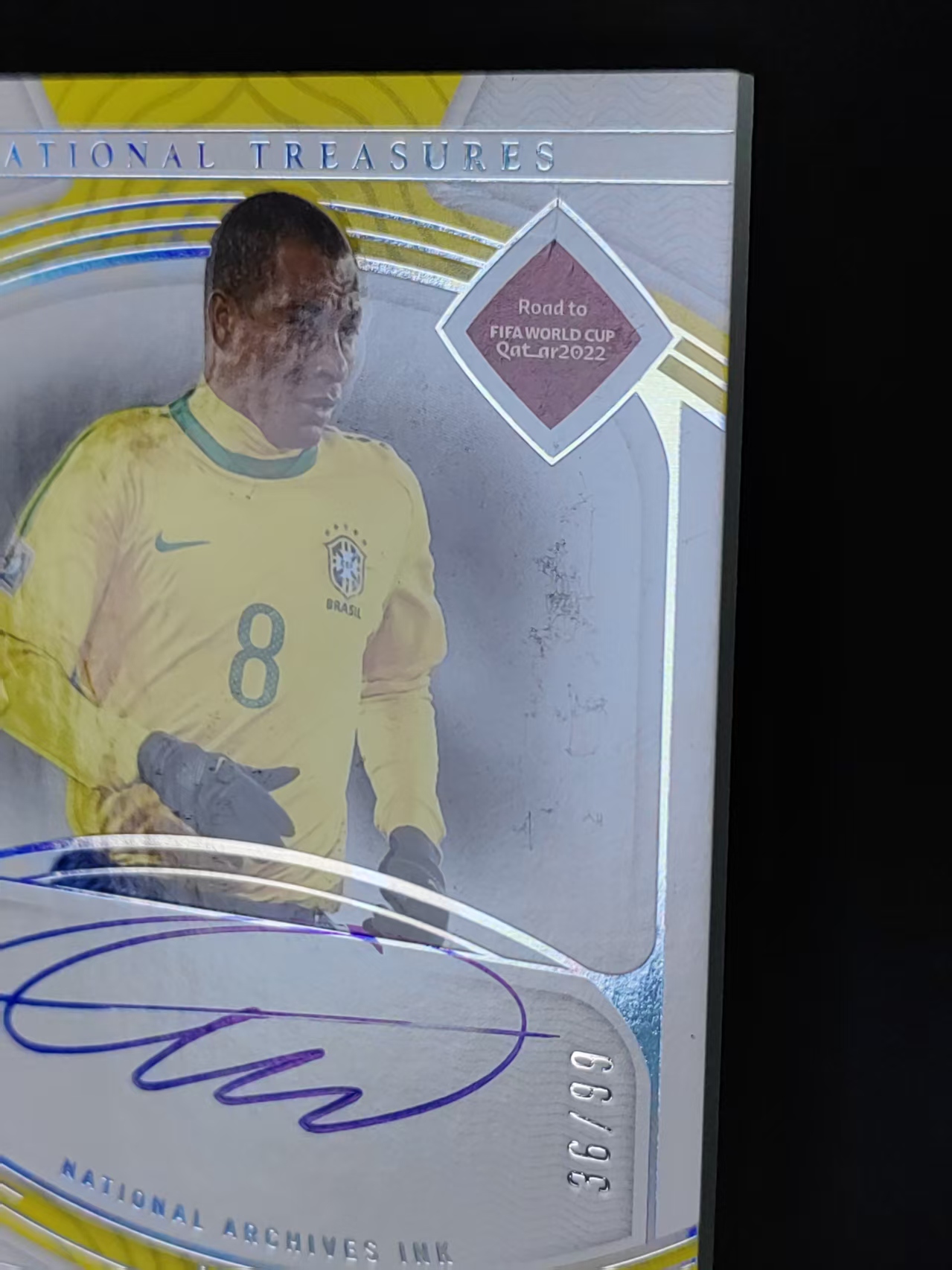 2022 Panini National Treasures Gilberto Silva 【林林拍卖张彩虹】国宝系列 卡塔尔世界杯 巴西 传奇名宿 吉尔伯托席尔瓦 36/99编 卡签 签字 瑕疵见图