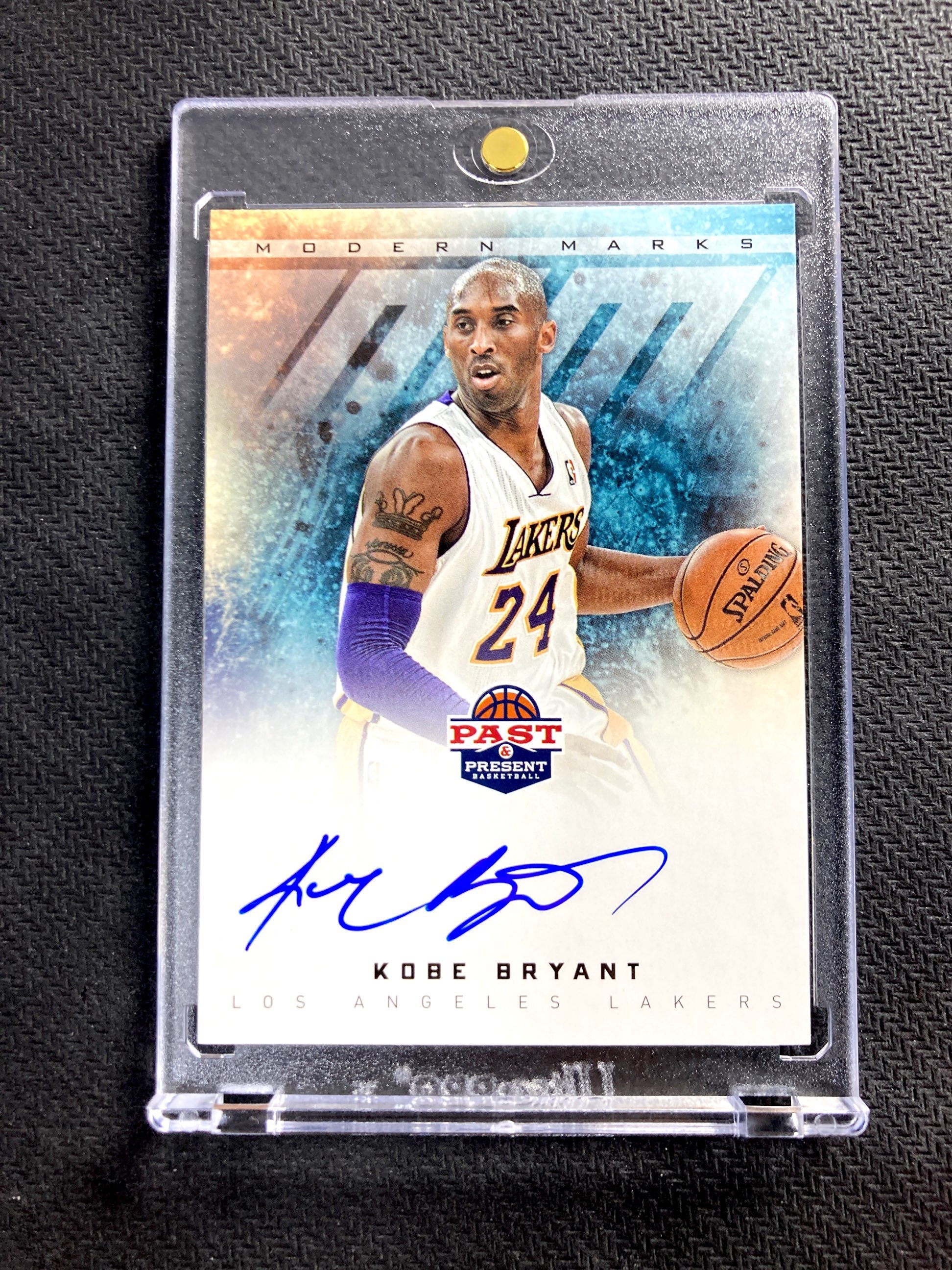 Gil拍卖 2012 13 Panini Pastandpresent Kobe Bryant 湖人后卫 黑曼巴 科比布莱恩特 大比例 卡签 微瑕 设计很好看 包砖【sc】只发默认请看描述 卡淘 5520