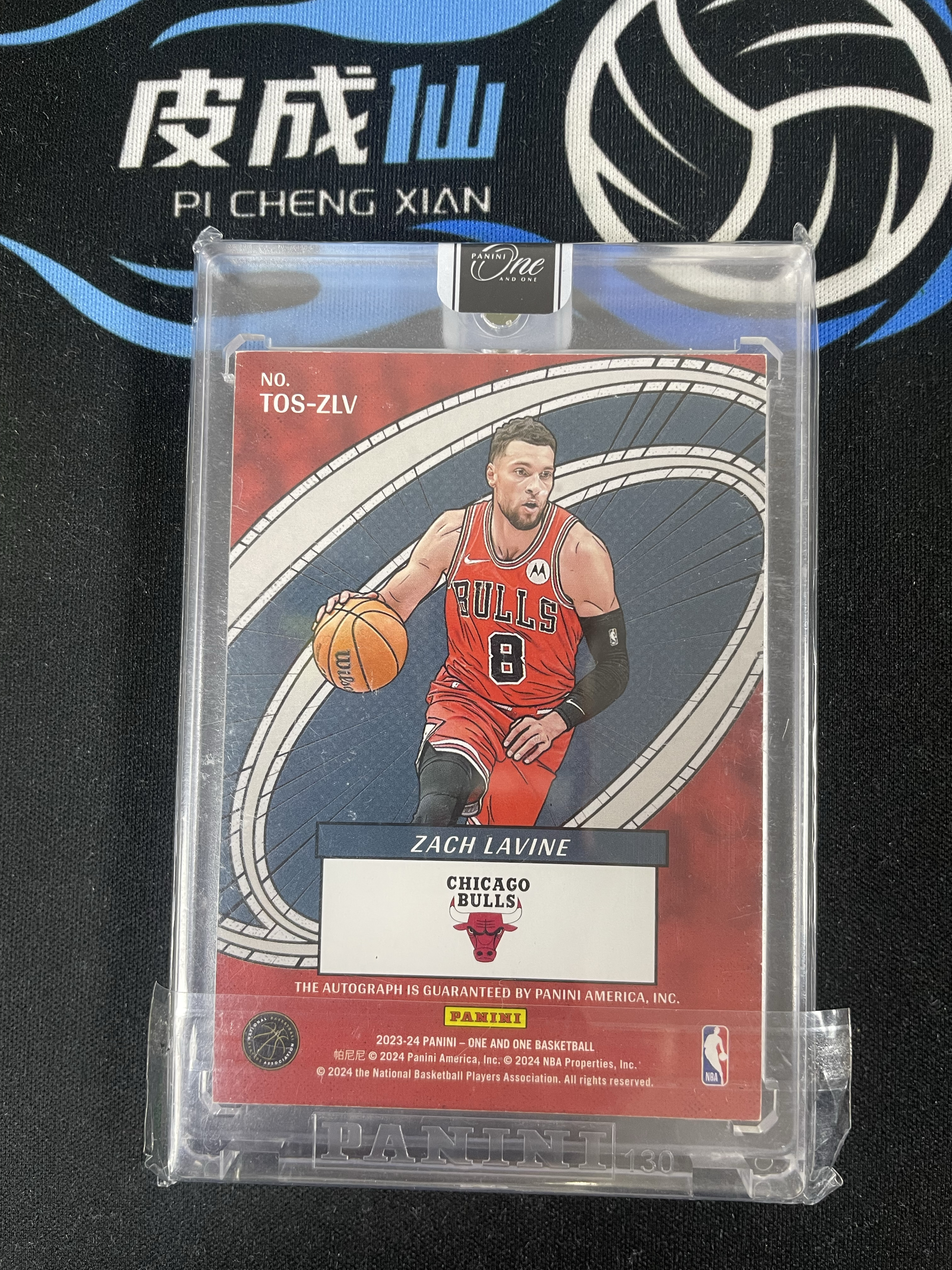【皮成仙拍卖 统一手续费6%】PANINI 2023-24 ONE AND ONE 公牛 ZACH LAVINE 扣篮王 扎克拉文 红版 漫画签 签字 卡签 25编 值得收藏【只发顺丰】雪碧售卖机23